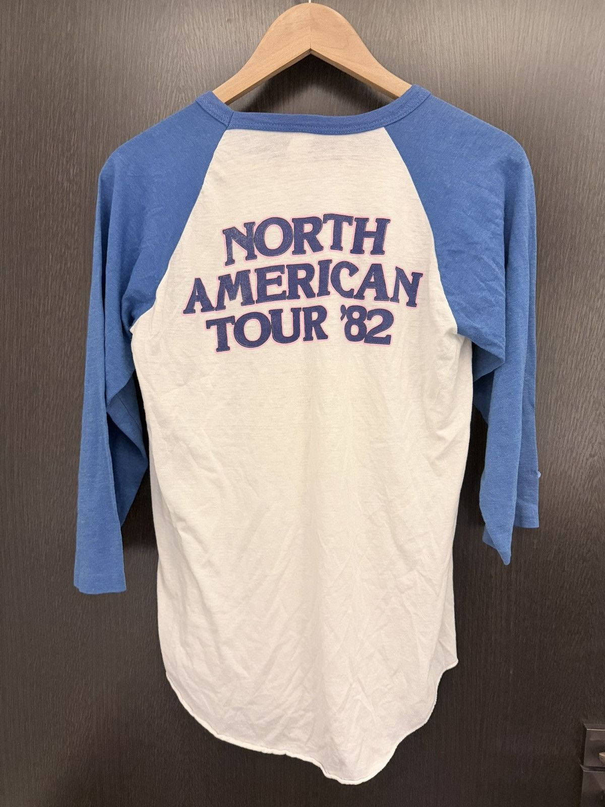 Other Vintage Olivia Newton John 1982 Tour Tshirt Size US M / EU 48-50 / 2 - 6 Thumbnail