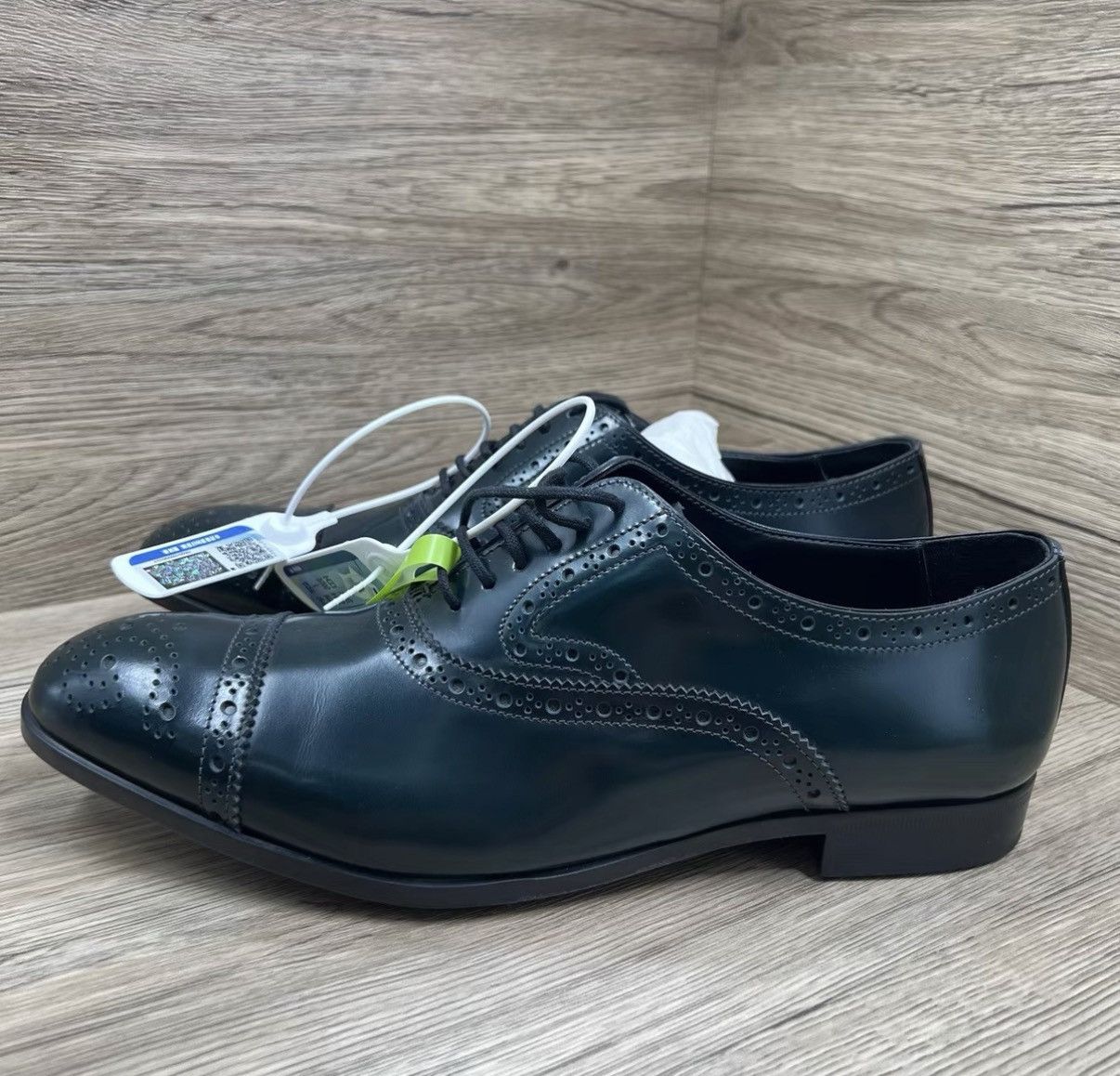 Armani Armani Green Carved Leather Shoes J41 Size US 9.5 / EU 42-43 - 1 Thumbnail