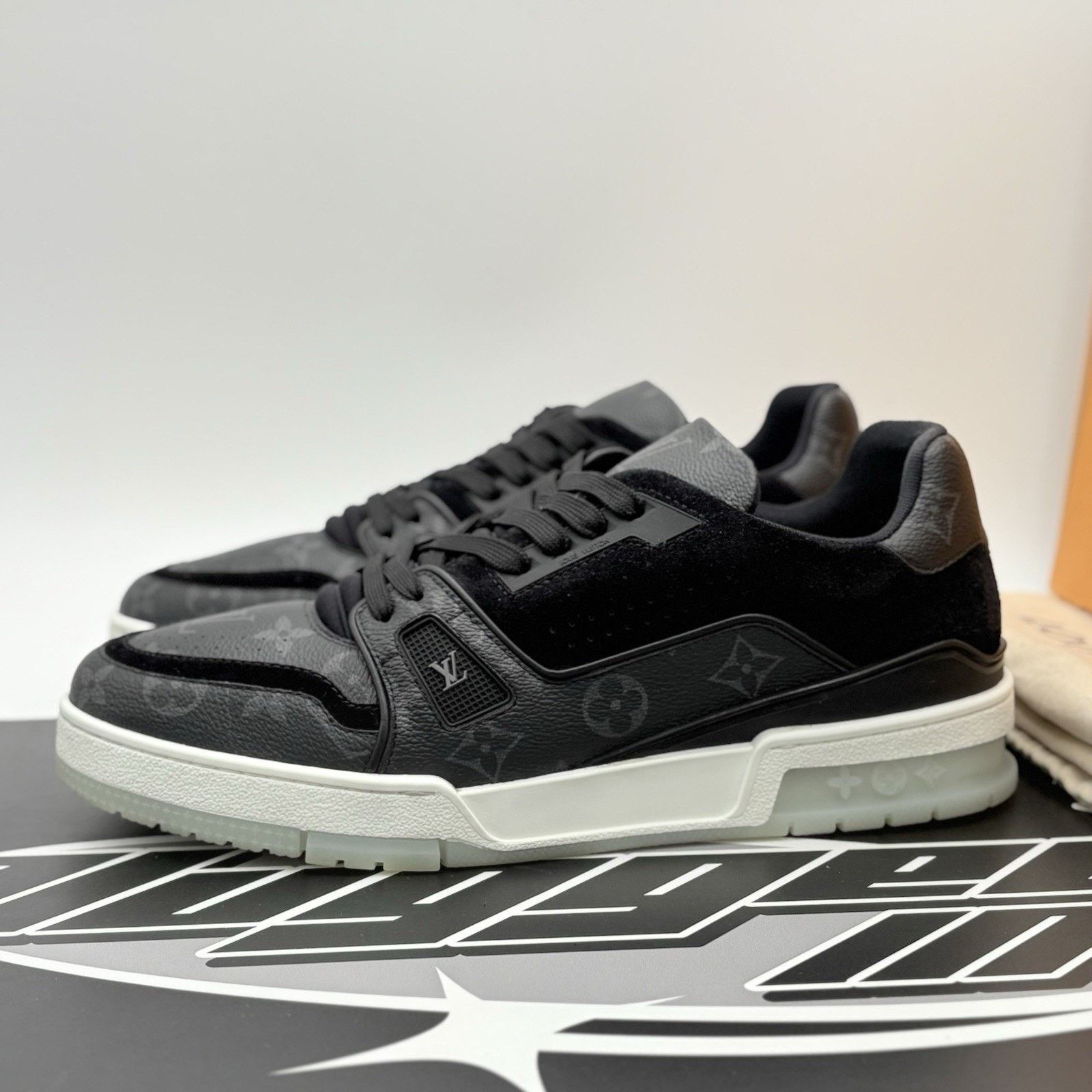 Louis Vuitton (US 9-9.5) - Louis Vuitton Trainer ' Black ' | SUPER CLEAN! Size US 9.5 / EU 42-43 - 1 Thumbnail