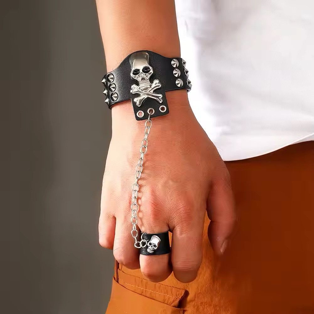 Jewelry × Leather Vintage Leather Skull Rivet Bracelet Size ONE SIZE - 1 Thumbnail
