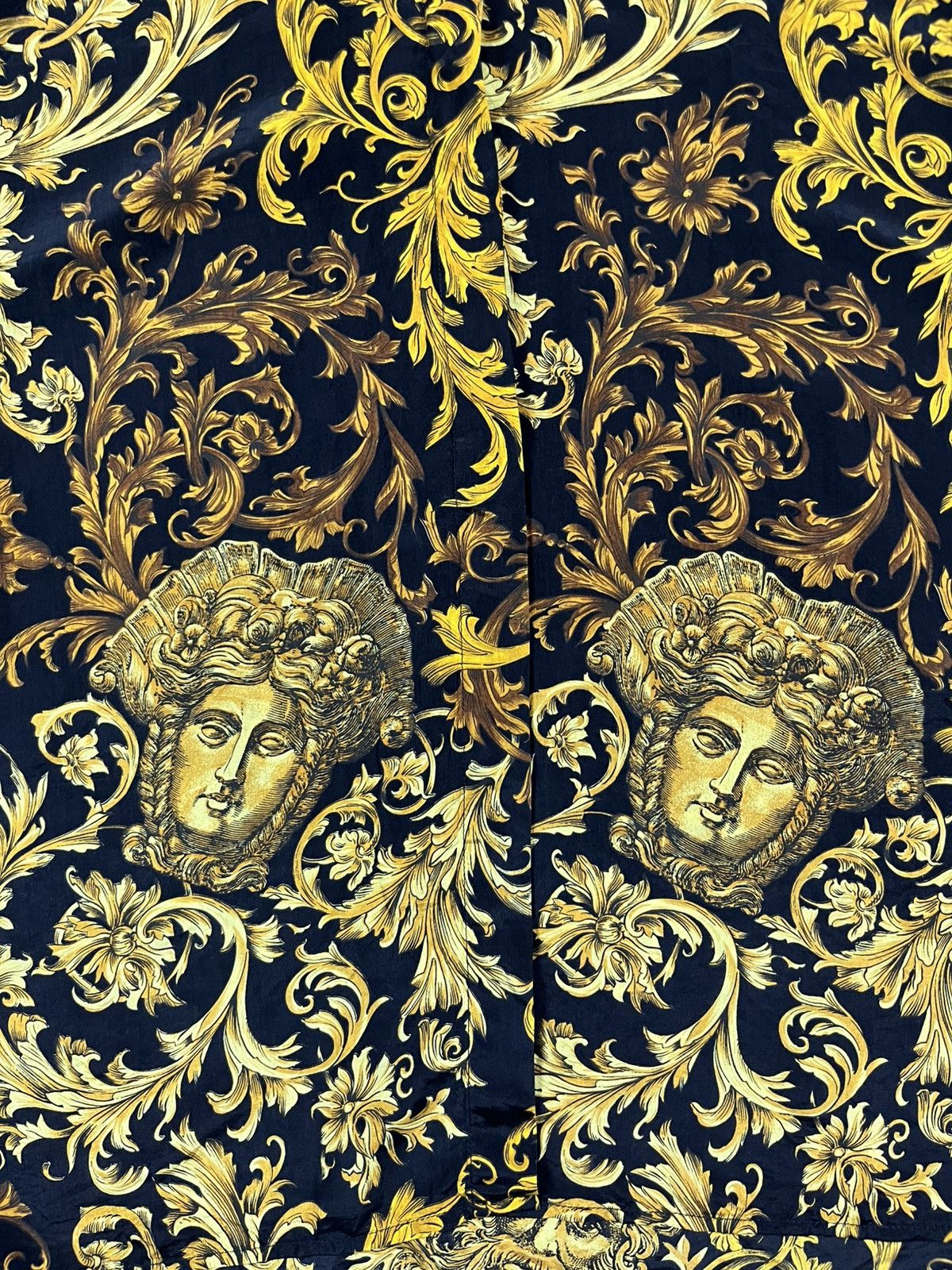 Versace Jeans Couture 90s Versace baroque silk Size US L / EU 52-54 / 3 - 6 Thumbnail