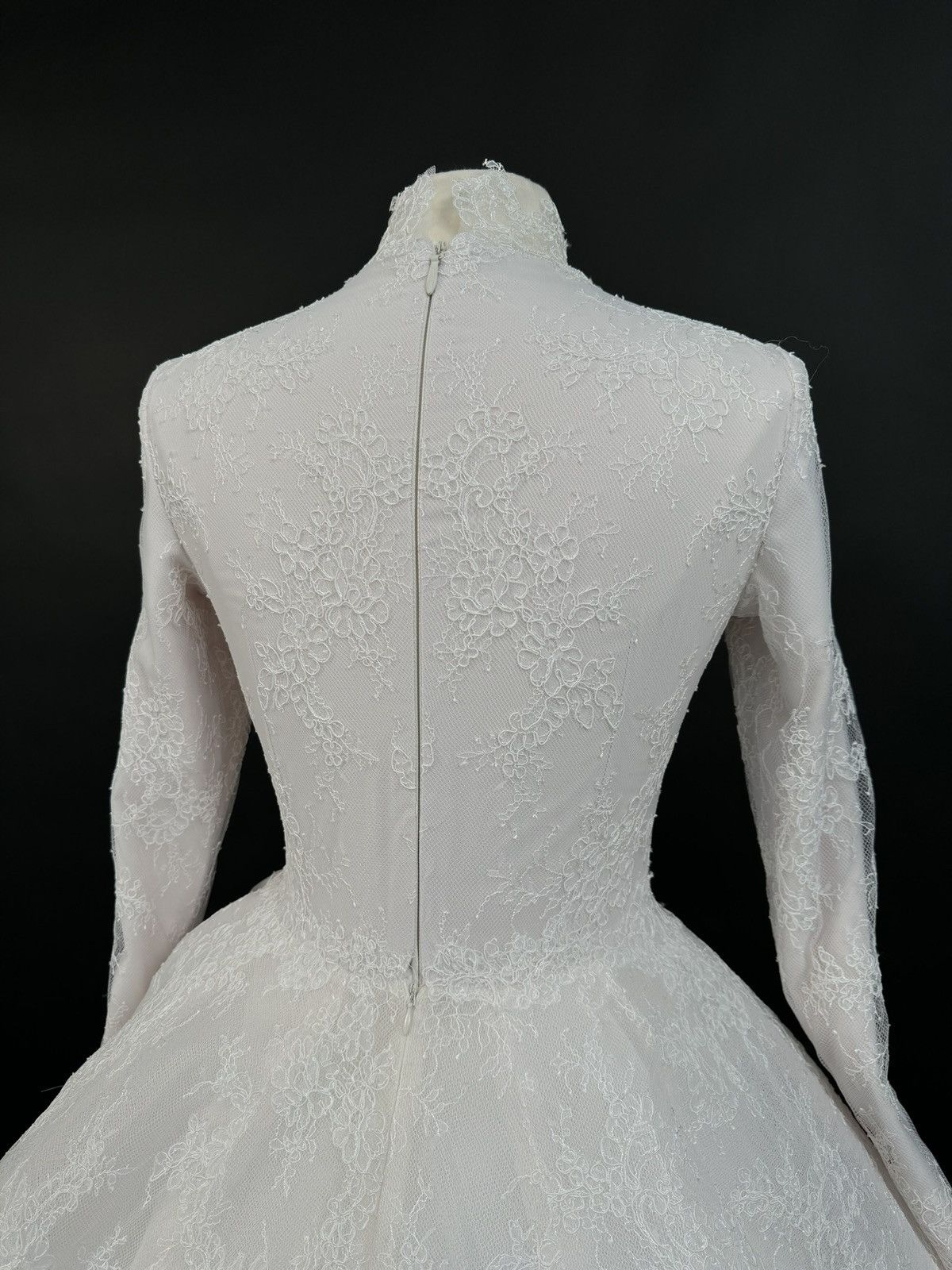 Other Brand New US 8 Anna Augusta French Corded Lace Wedding Dress Size M / US 6-8 / IT 42-44 - 6 Thumbnail