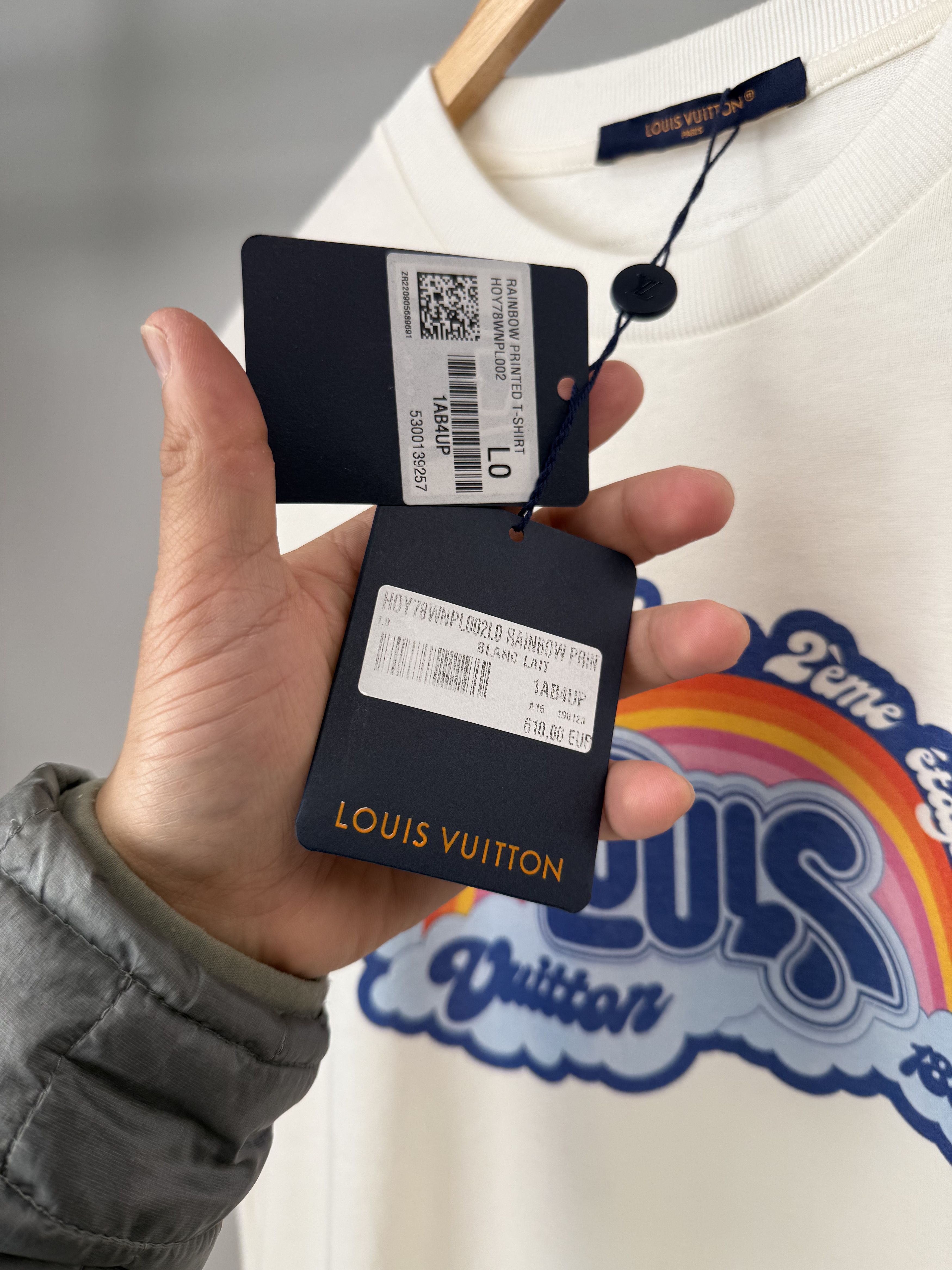 Louis Vuitton Louis Vuitton - White Rainbow Logo T-Shirt Size US L / EU 52-54 / 3 - 6 Thumbnail