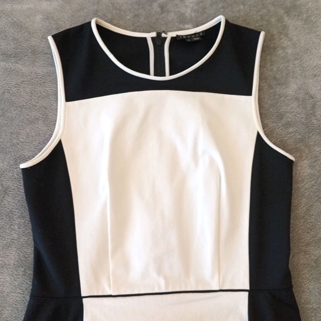 Theory Theory Colorblock Sleeveless Pencil Dress Size 2 Black Knee Length Wool Spandex Regular Women Size XS / US 0-2 / IT 36-38 - 3 Thumbnail