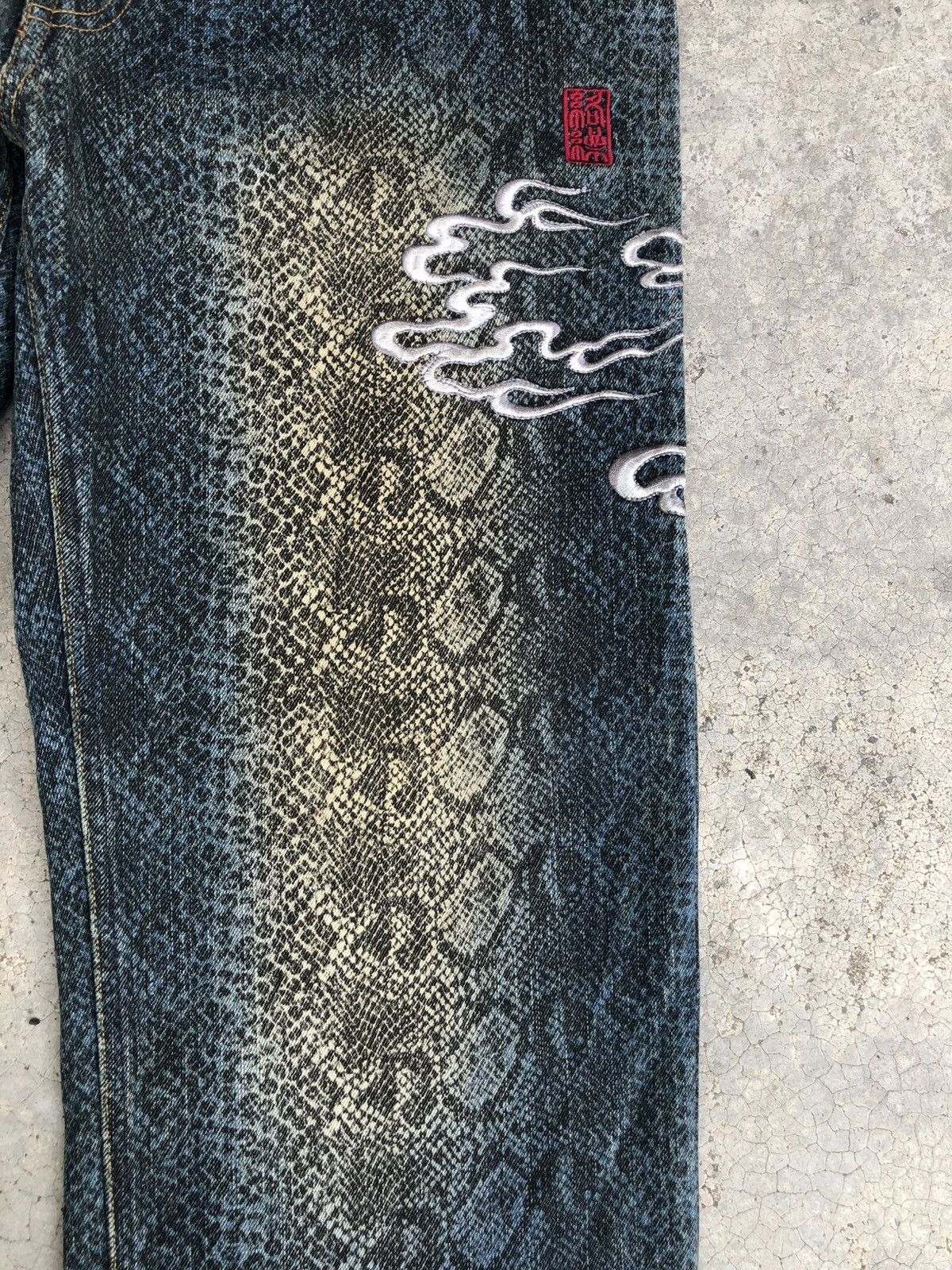 Karakuri Tamashii Karakuri Tamashii Embroidered Snake Skin Size US 32 / EU 48 - 8 Thumbnail