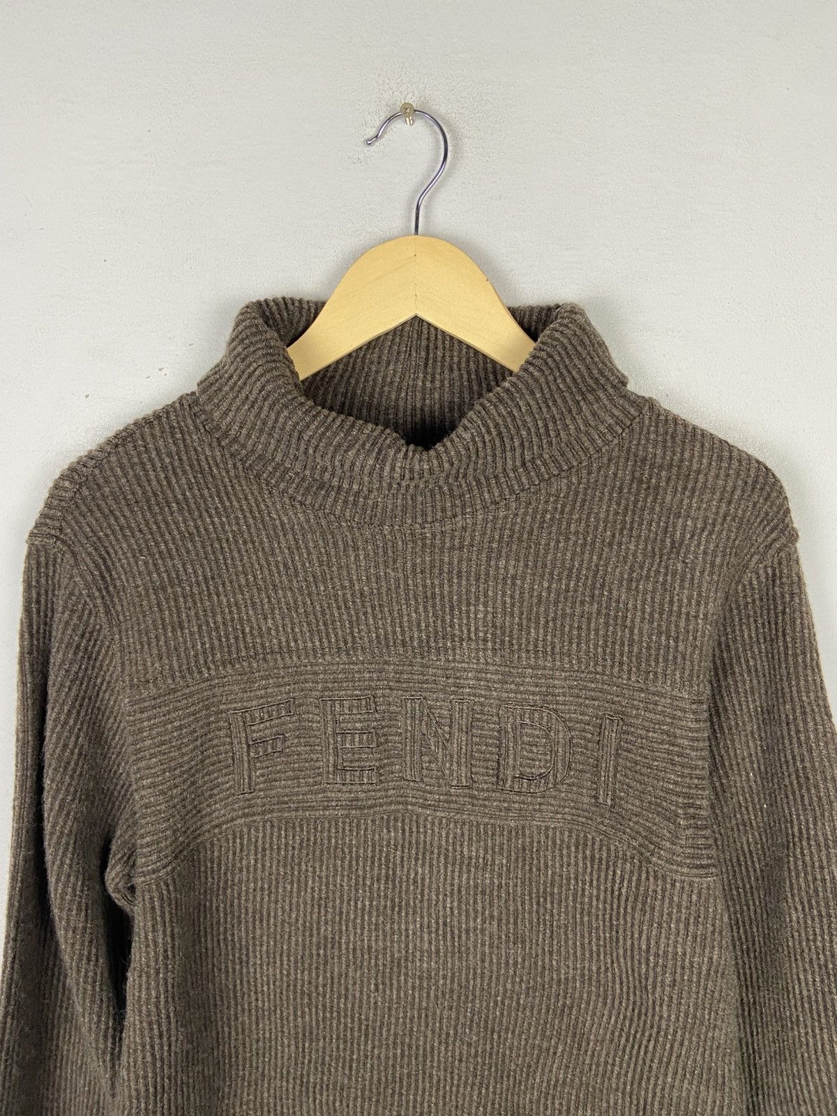 Fendi VINTAGE FENDI BIG LOGO MONOGRAM EMBROIDERED TURTLENECK Size US M / EU 48-50 / 2 - 3 Thumbnail