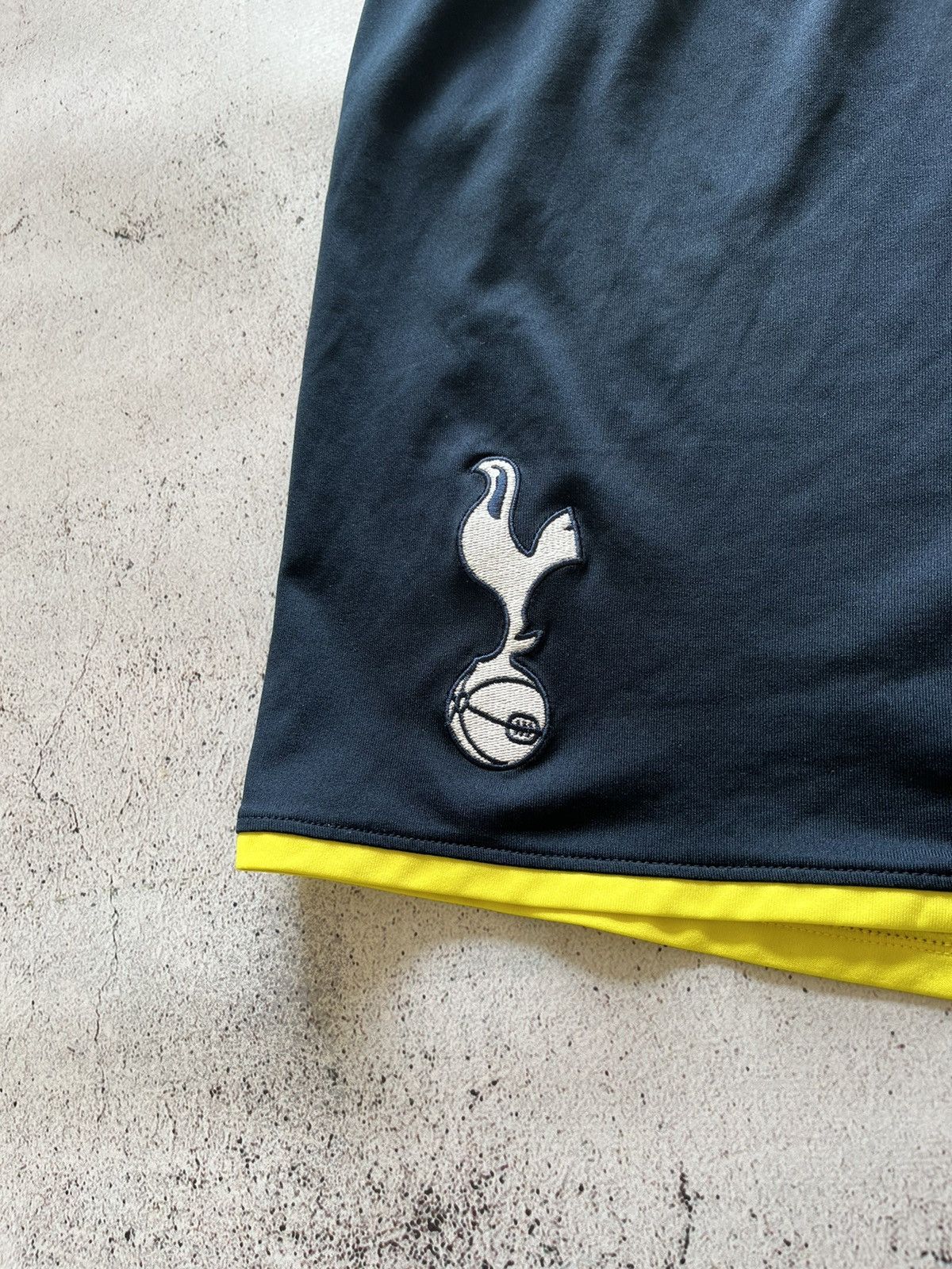 Under Armour TOTTENHAM HOTSPUR 2014 2015 FOOTBALL SHORTS UNDER ARMOUR Size US 31 - 3 Thumbnail