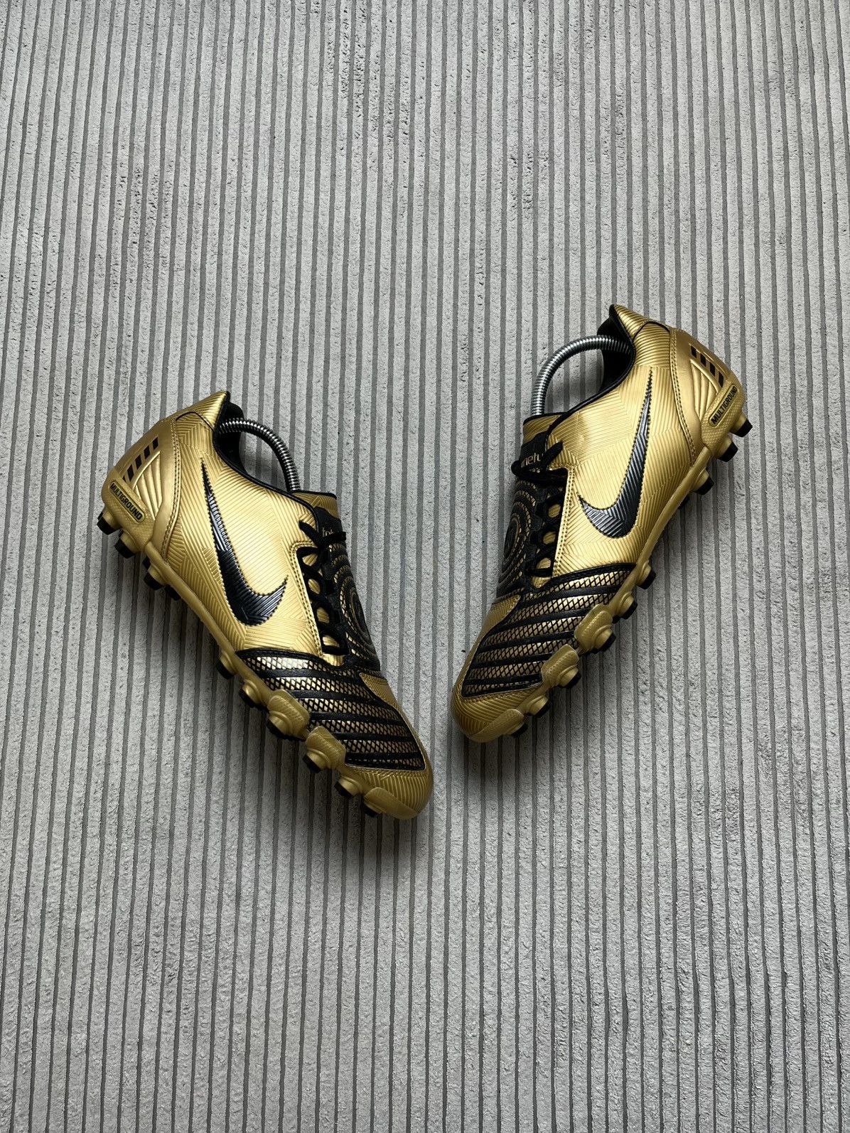 Hype Nike Total 90 Shoot II MG Gold Football Cleats 00s