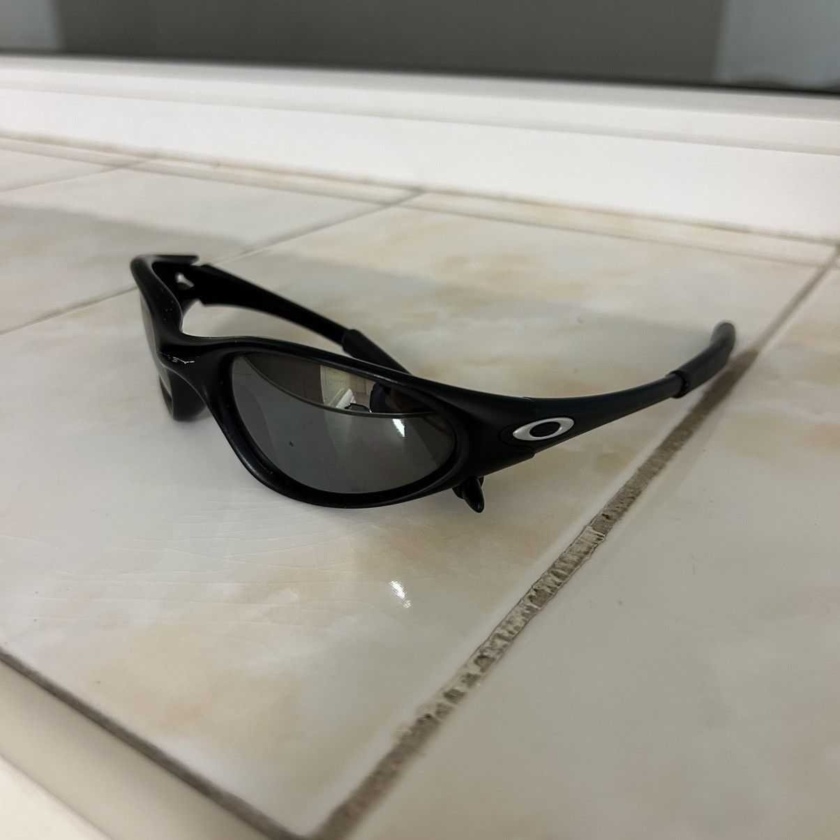 OAKLEY MINUTE サングラス BLACK Okaley Minute 2.0 Black Polarized Black Sunglasses 04-515 Made in