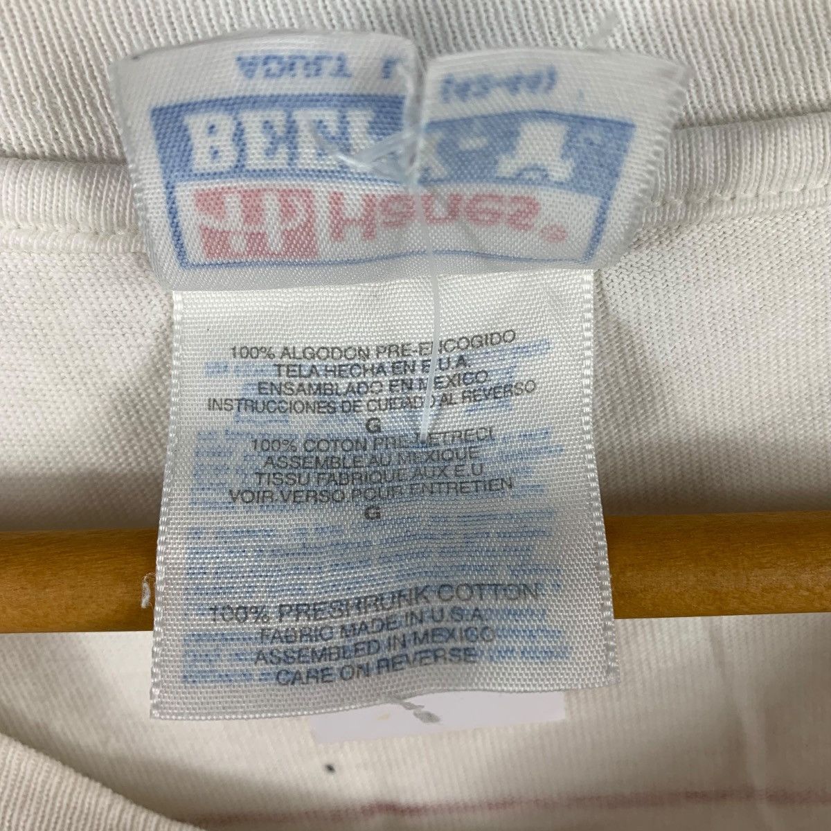 Hanes × Vintage Vintage UNIVERSITY OF HAWAII Rainbow printed tee Size US L / EU 52-54 / 3 - 13 Thumbnail