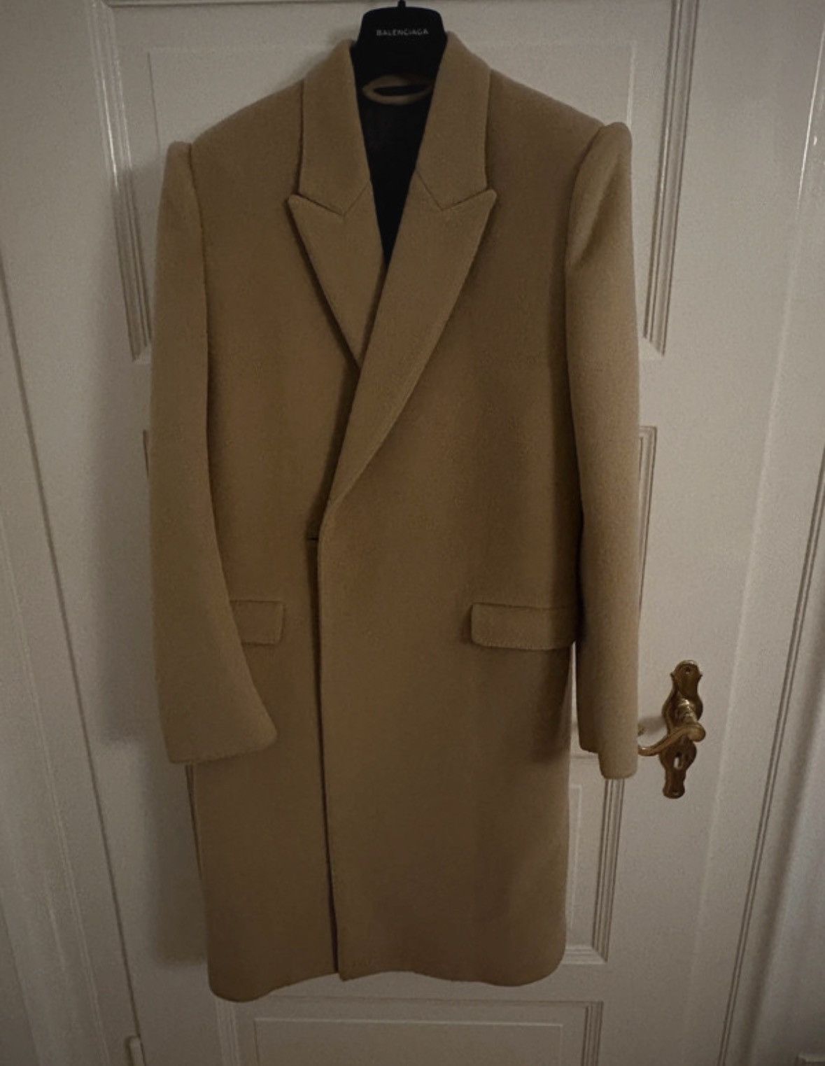 Balenciaga W19 extended shoulder coat Size US S / EU 44-46 / 1 - 1 Thumbnail