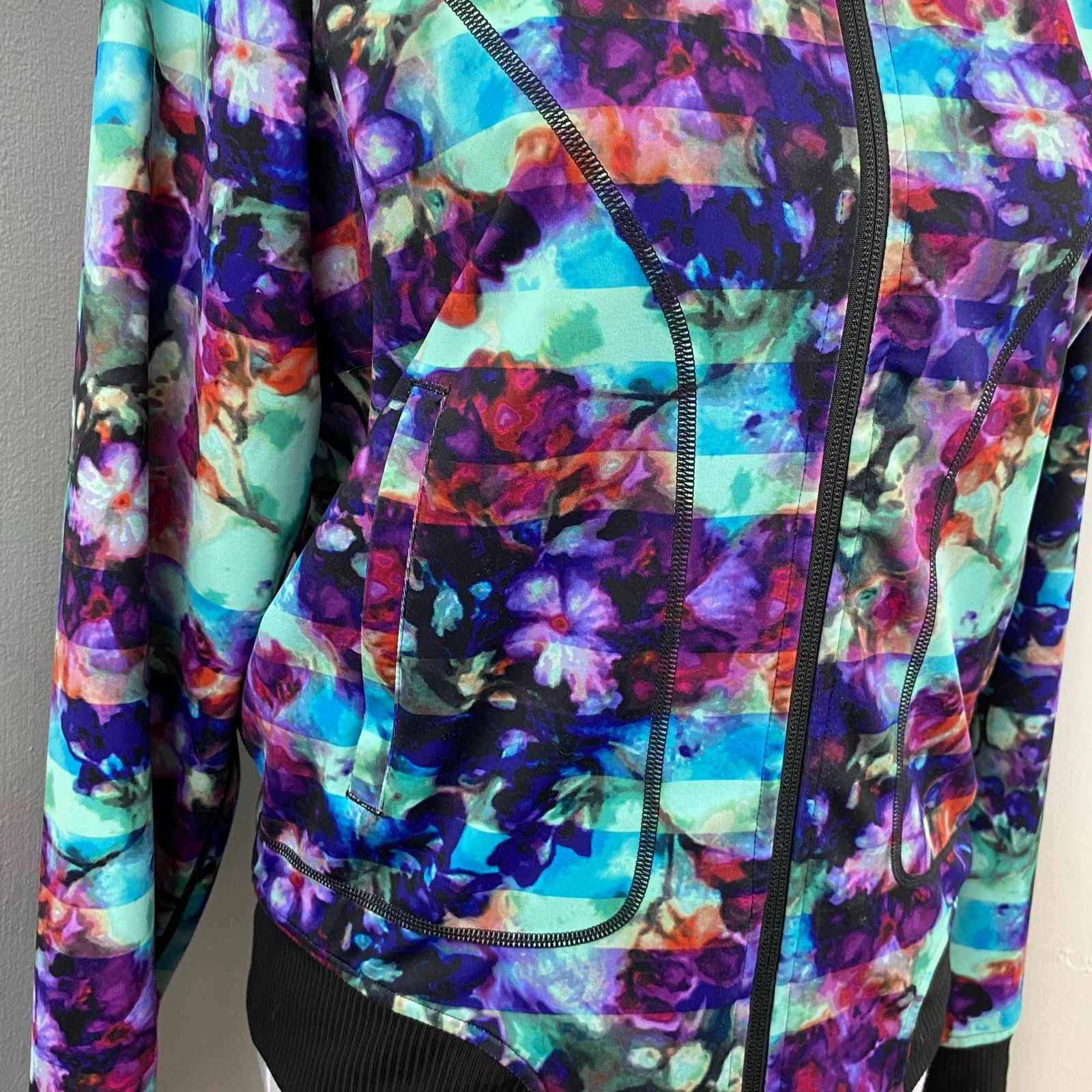 Athleta Athleta Floral Fade Bombtastic Jacket Medium Abstract Size M / US 6-8 / IT 42-44 - 3 Thumbnail