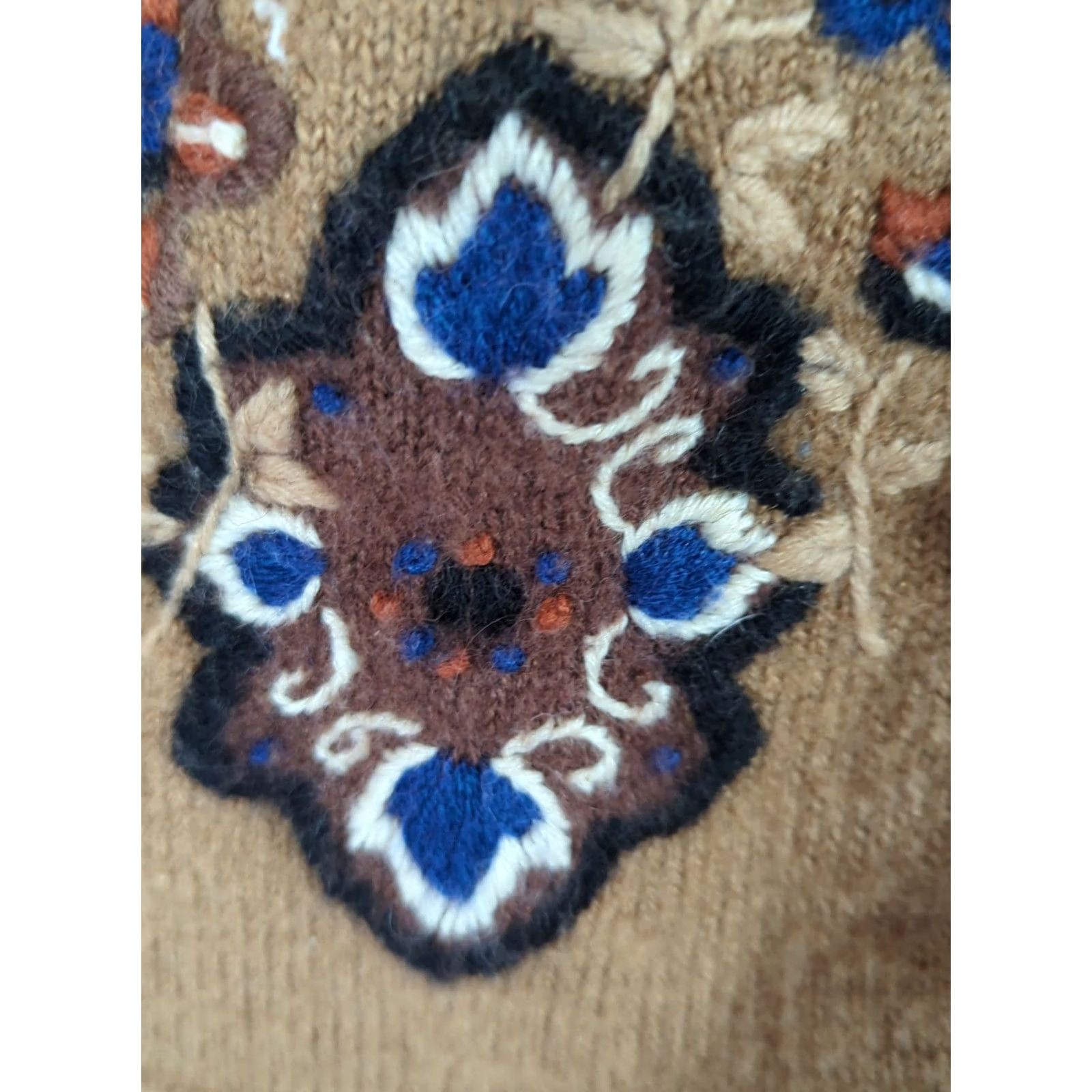 Vintage VINTAGE Koret Embroidered Sweater Vest Womens Lambswool Blend Floral V-Neck Sleeveless Button Knit Brown - Grandma Fairygrunge Style Size M / US 6-8 / IT 42-44 - 3 Thumbnail