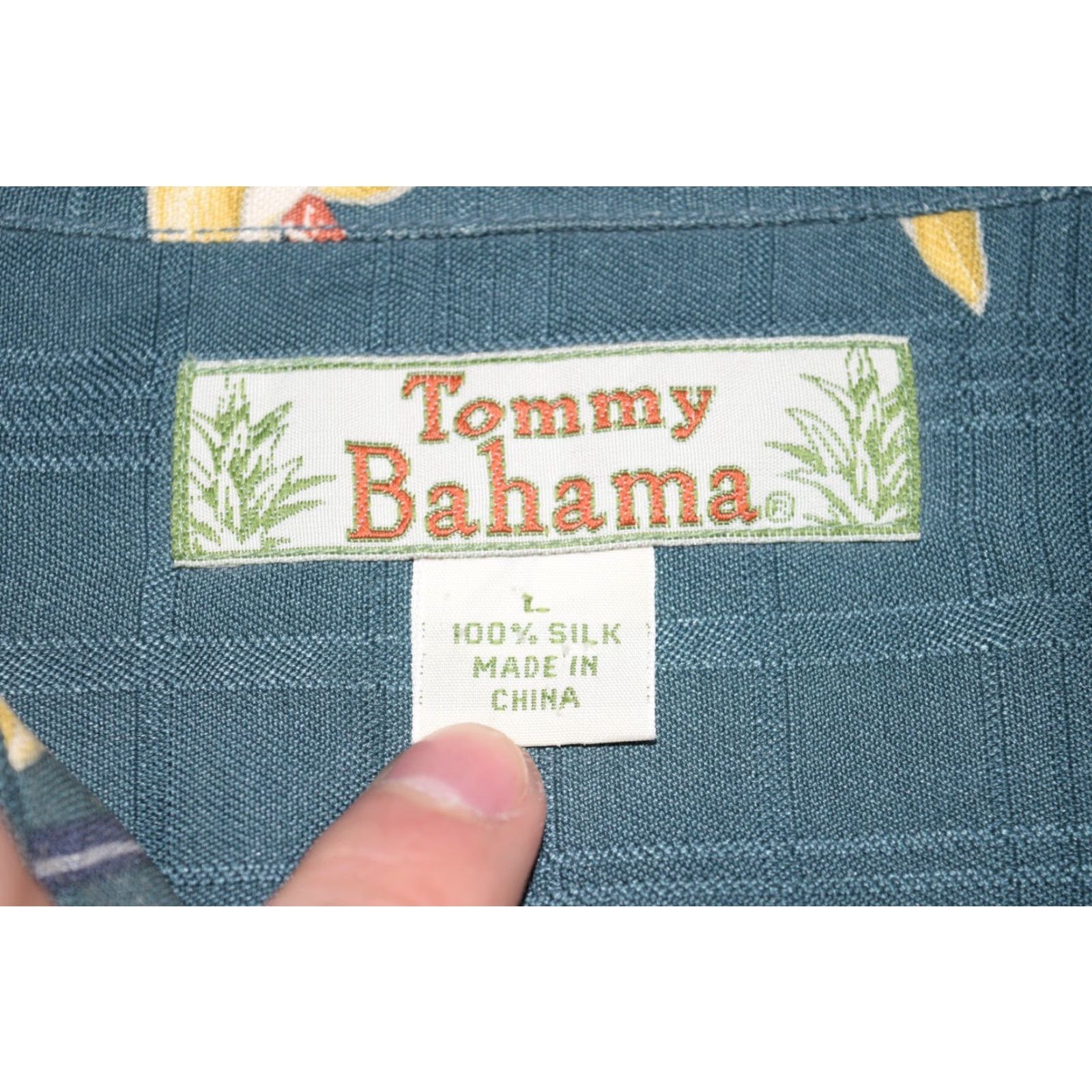 Tommy Bahama VINTAGE Tommy Bahama MENS Shirt L Blue Floral 100% Silk Short Sleeve Hawaiian Button-Up Collared with Pocket Mens Size US L / EU 52-54 / 3 - 5 Thumbnail
