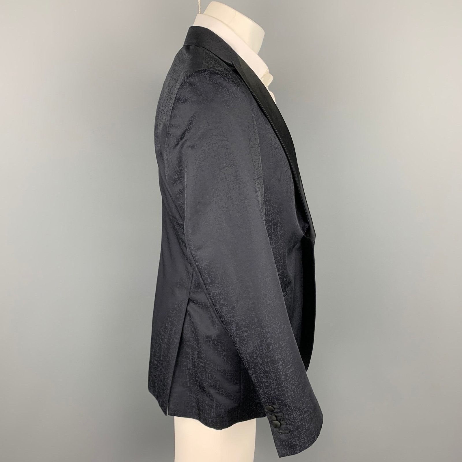 Giorgio Armani Soft Size 38 Black Marbled Wool / Silk Peak Lapel Sport Coat Size 38R - 3 Thumbnail