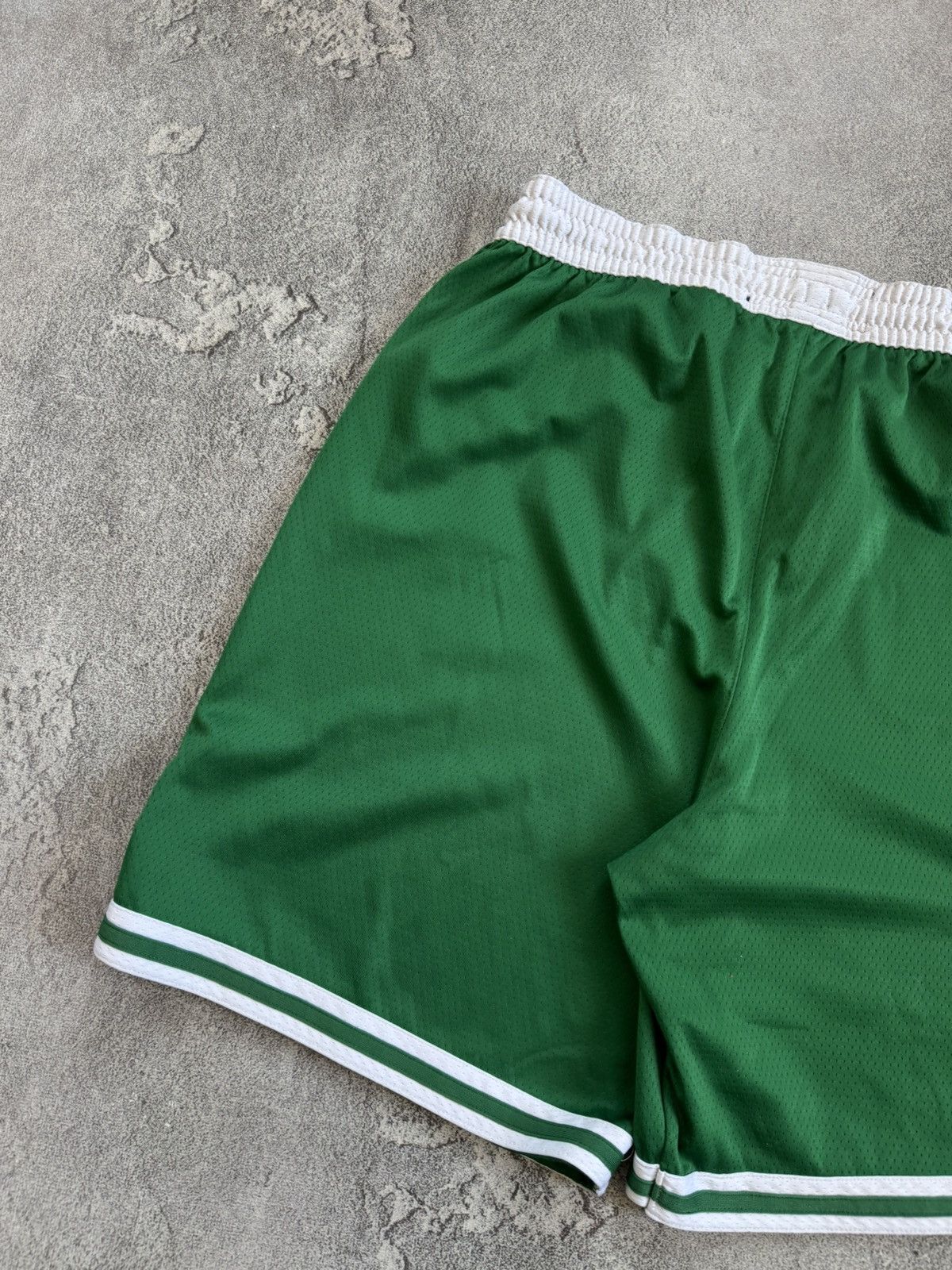 Nike Nike Boston Celtics L/size NBA green shorts 🩳 Size US 34 / EU 50 - 12 Thumbnail