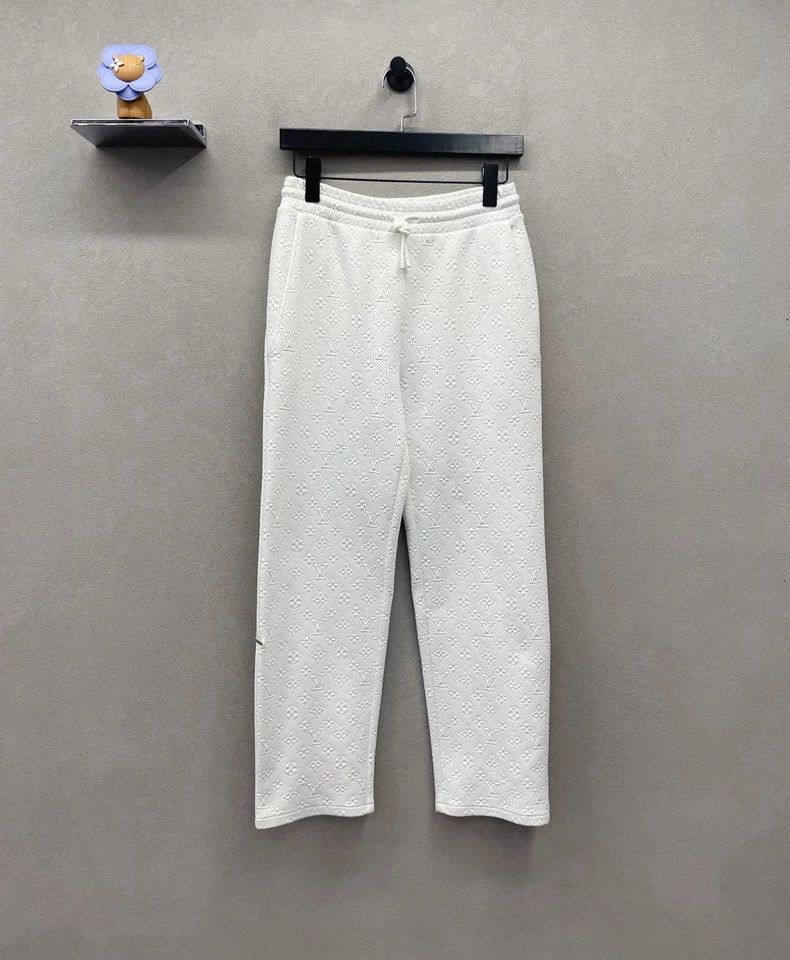 Louis Vuitton Louis Vuitton size xs Dark full print white pants Size US 28 / EU 44 - 1 Thumbnail