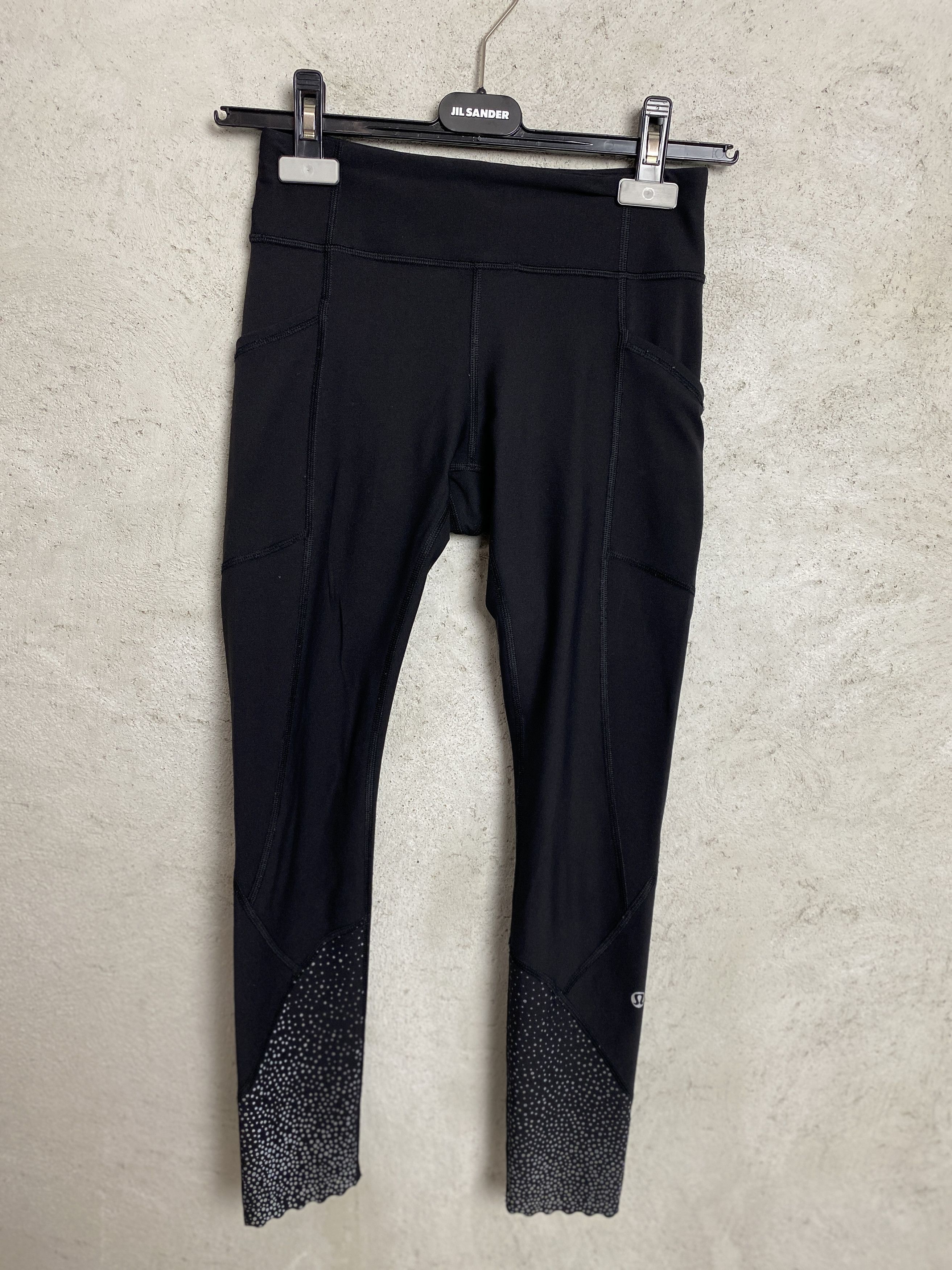 Lululemon Lululemon small logo leggings dots yoga pilates sport Size 27" / US 4 / IT 40 - 2 Thumbnail