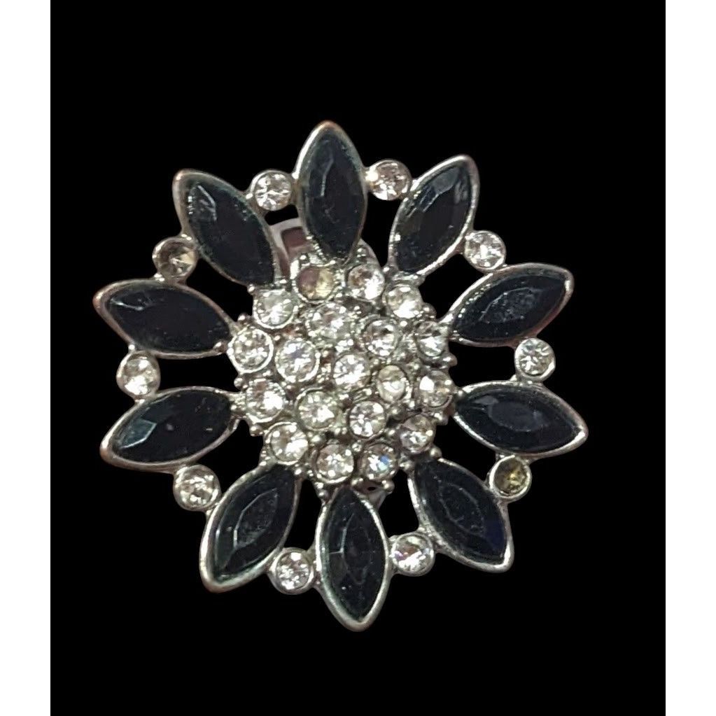 Other Black And Silver Tone Rhinestone Flower Ring Size 8 Size ONE SIZE - 4 Thumbnail