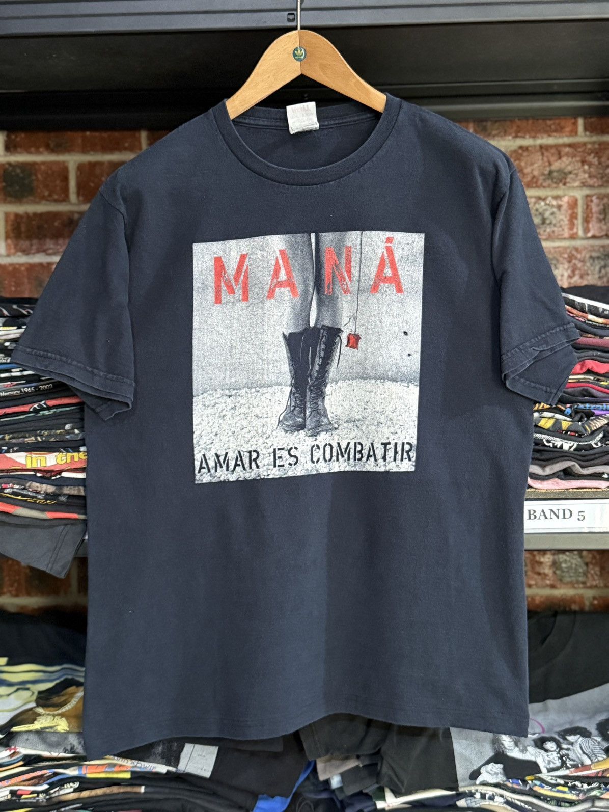 Band Tees × Vintage Vintage MANA Amar Es Combatir Pop Band Faded Tee Size US L / EU 52-54 / 3 - 1 Thumbnail