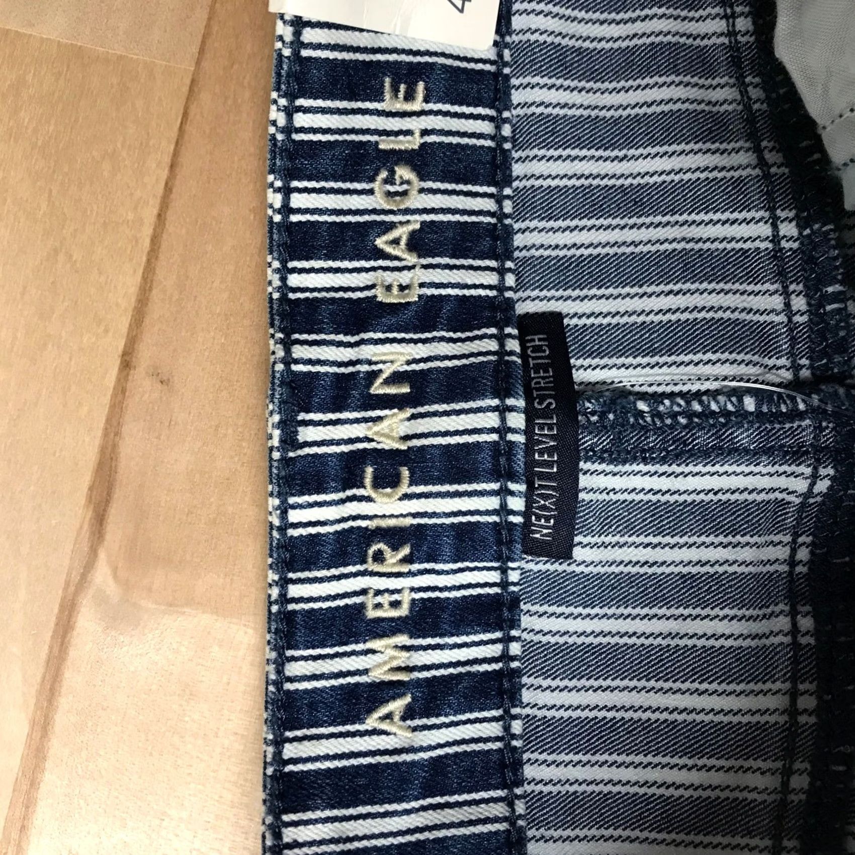 American Eagle Outfitters VINTAGE? No. American Eagle Outfitters Hi Rise Shortie Striped Denim Shorts Women Size 4 Size 27" / US 4 / IT 40 - 7 Thumbnail
