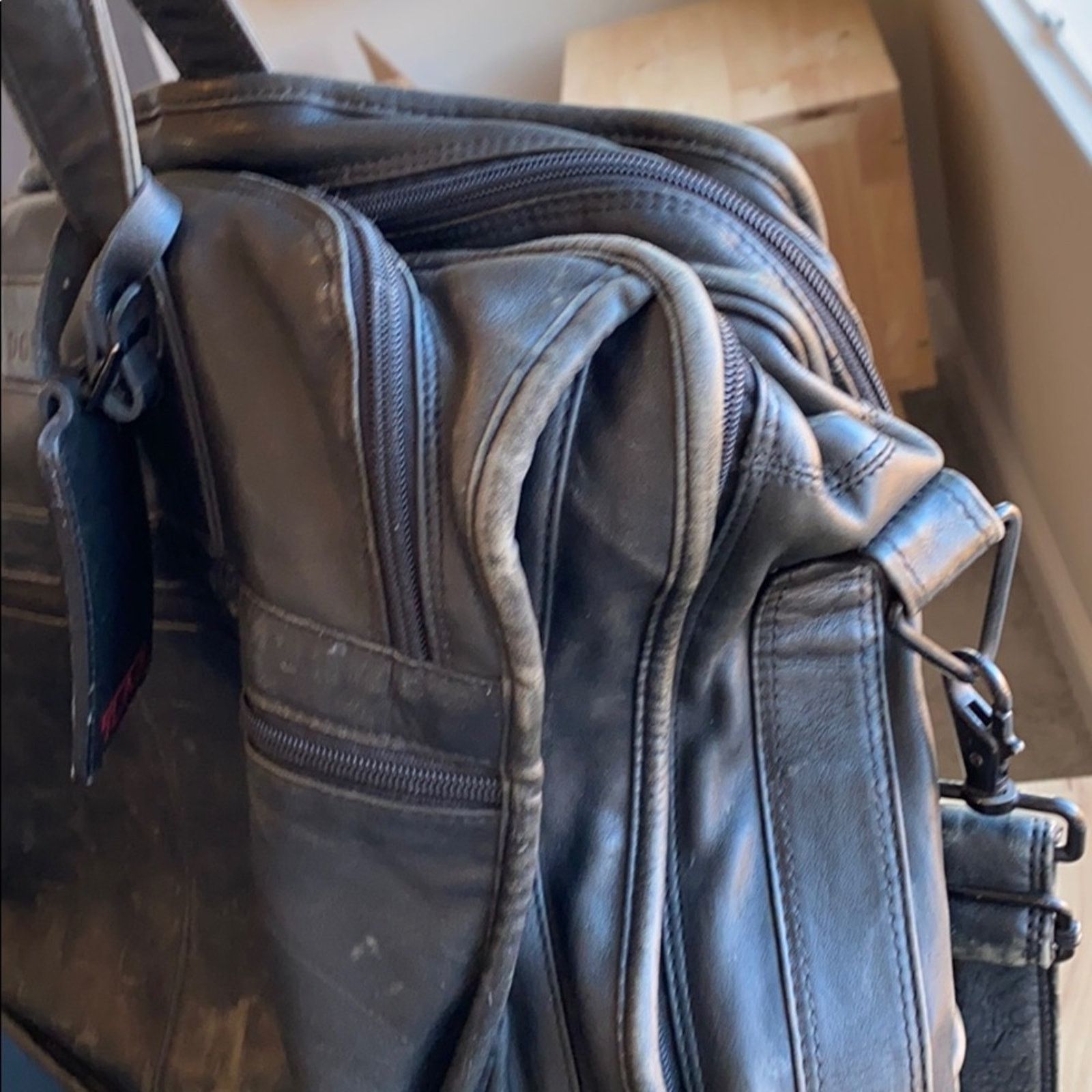 Tumi TUMI distressed leather messenger computer bag rugged Size ONE SIZE - 13 Thumbnail