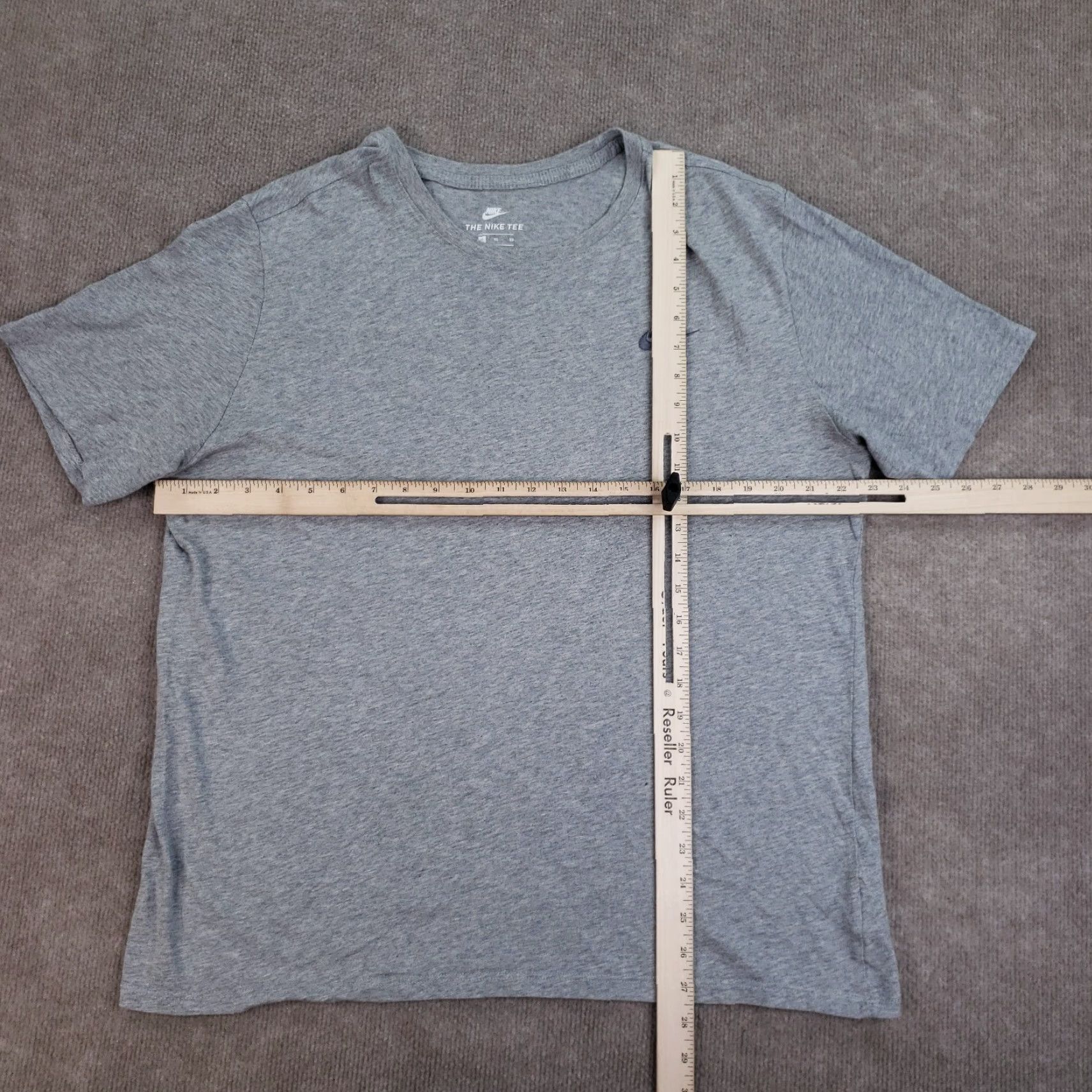 Nike Nike T-shirt Mens XL Gray Ebroidered Logo Swoosh Crew Neck Athletic Cut Size US XL / EU 56 / 4 - 2 Thumbnail