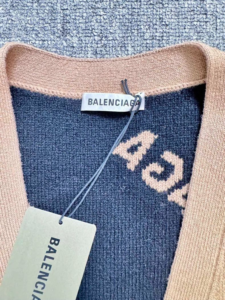 Balenciaga Balenciaga Khaki bullet screen logo wool knit sweater 2502- Size US XS / EU 42 / 0 - 4 Thumbnail