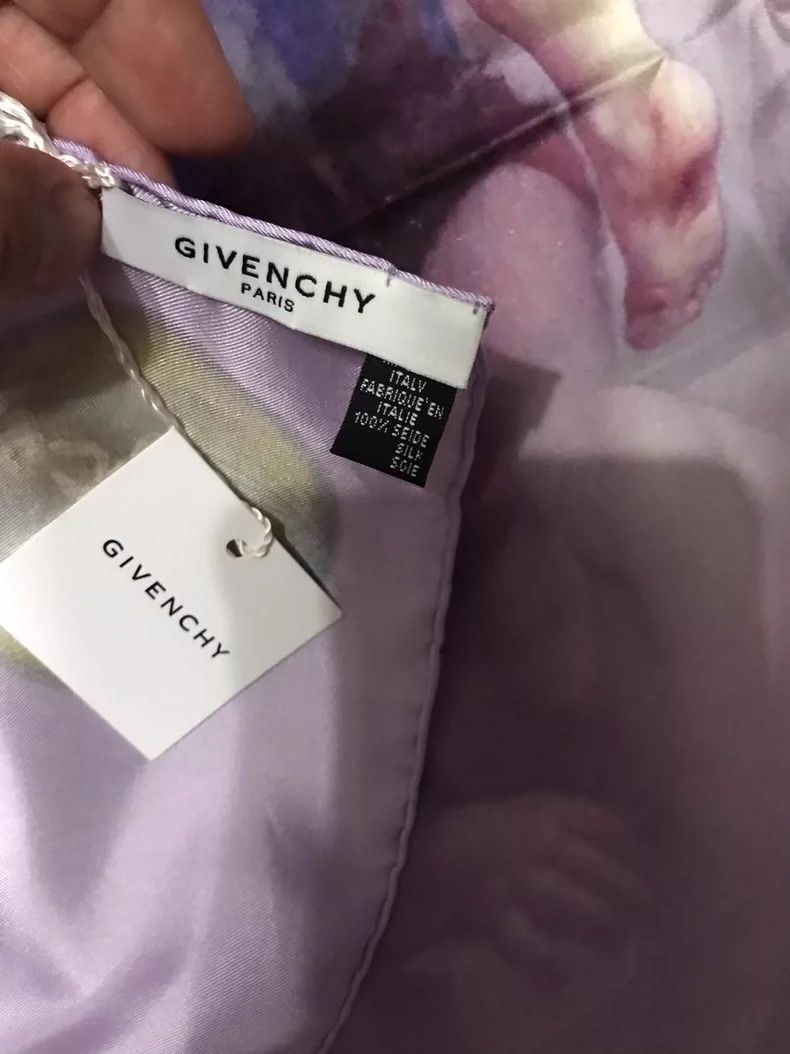 Givenchy Givenchy New silk scarf with tag, size 85*85 Size ONE SIZE - 8 Thumbnail