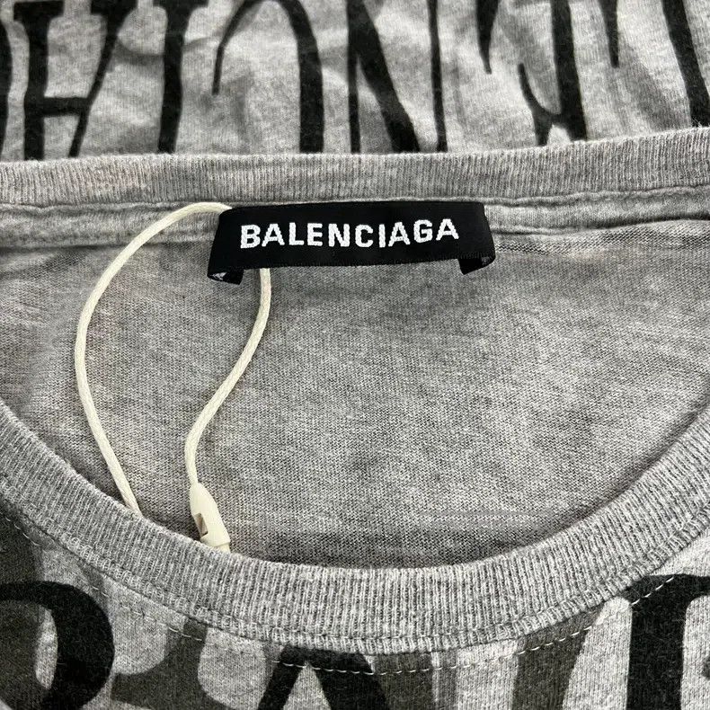 Balenciaga Balenciaga T-Shirt Size US S / EU 44-46 / 1 - 5 Thumbnail