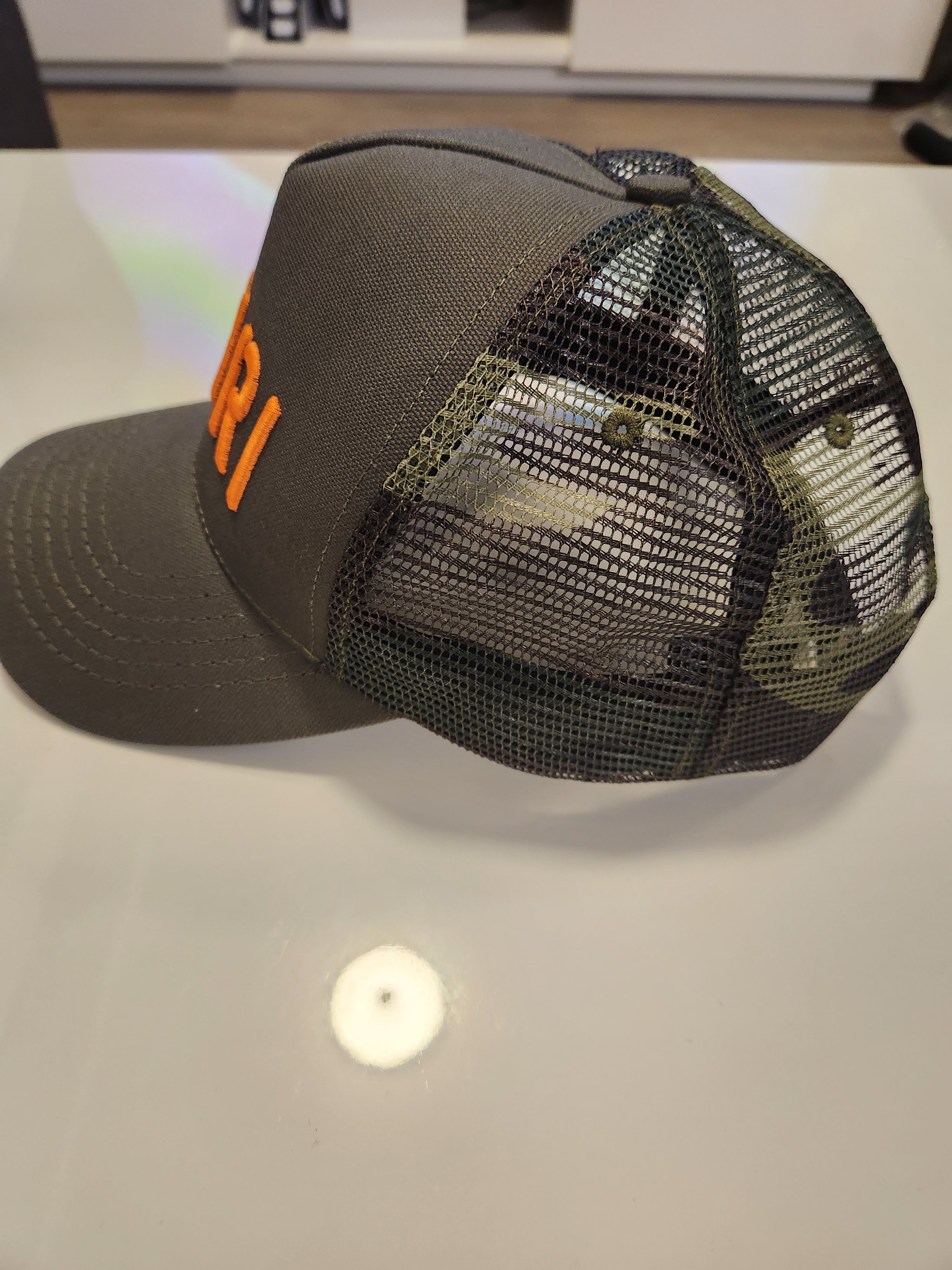 Amiri AMIRI olive green/orange stencil camo trucker hat Size ONE SIZE - 1 Thumbnail