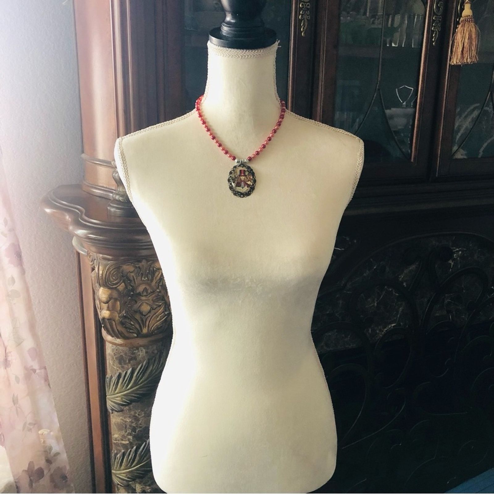 Handmade Handcrafted repurpose top hat girl cameo Pearl necklace Size ONE SIZE - 6 Thumbnail