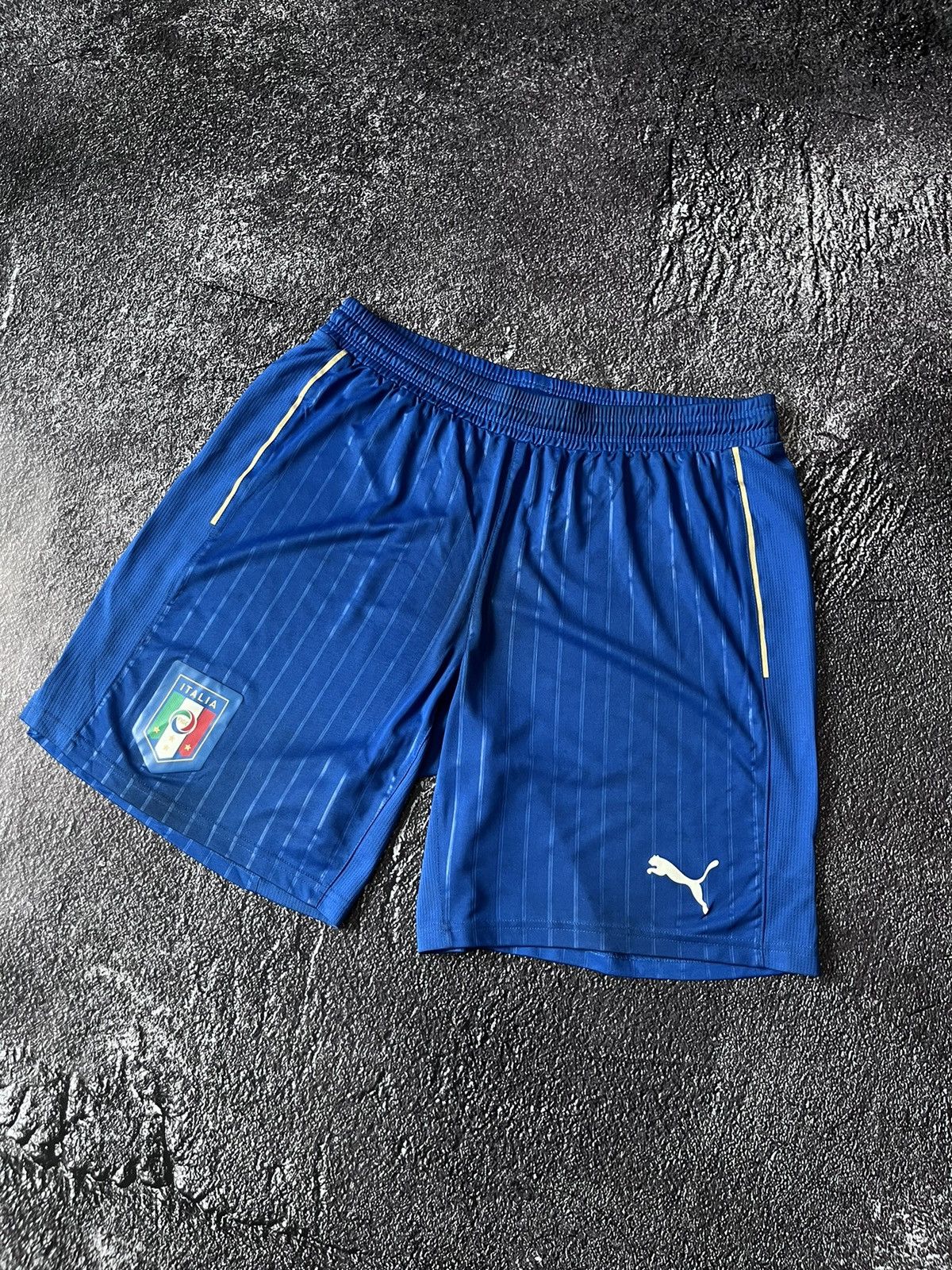 Puma Italy Home Football Soccer Shorts Puma size L Size US 34 / EU 50 - 3 Thumbnail