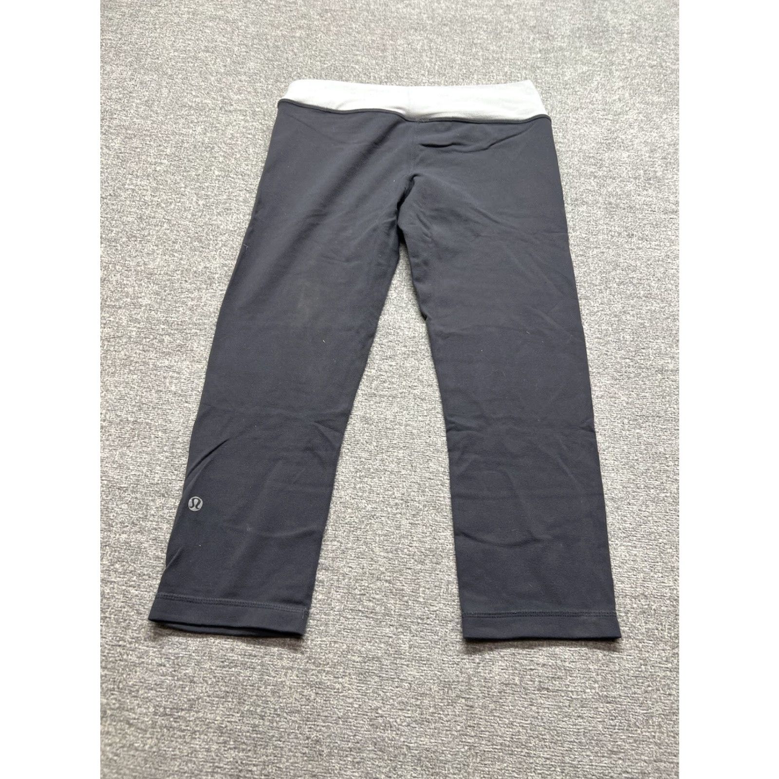 Lululemon LULULEMON Gather & Crow Crop Leggings Women’s 6 Gray 22” Inseam Cropped Skinny Yoga Athleisure Slimming Regular Size Type Leggings Women Size 28" / US 6 / IT 42 - 5 Thumbnail
