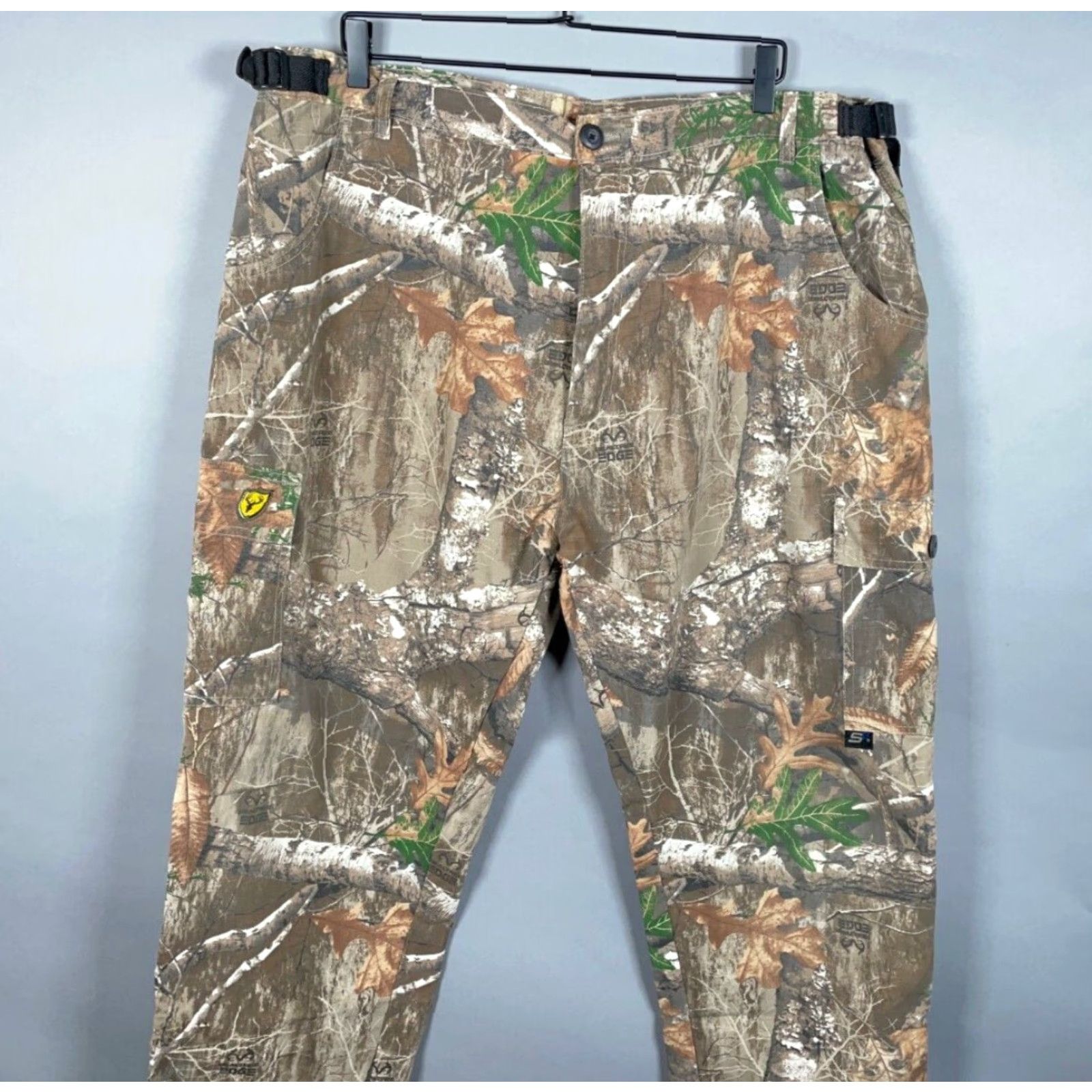 Realtree Scent Blocker Cargo Pants Men 2XL Camouflage Green Realtree Edge 90s Army Nature Flat Front Zip Fly Pockets Cotton-Blend Polyester Straight Leg Cargo Size US 41 - 4 Thumbnail