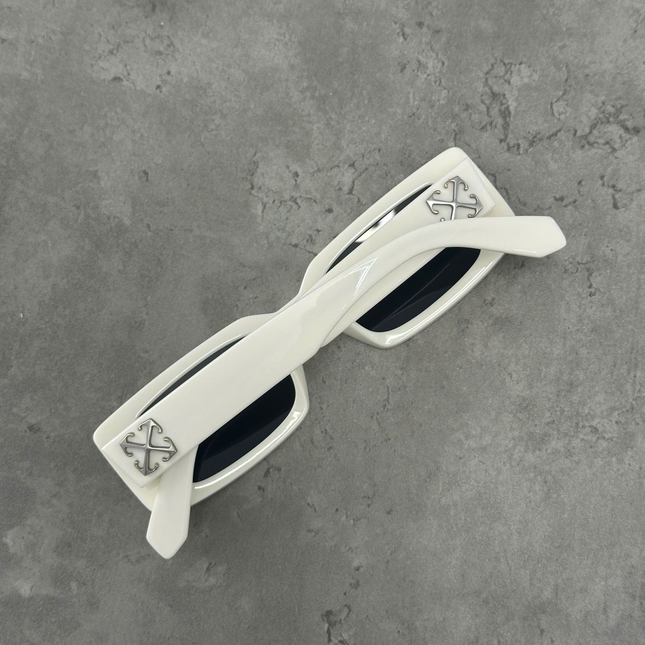 Off-White OFF WHITE Arthur Sunglasses WHITE DARK GREY Size ONE SIZE - 3 Thumbnail