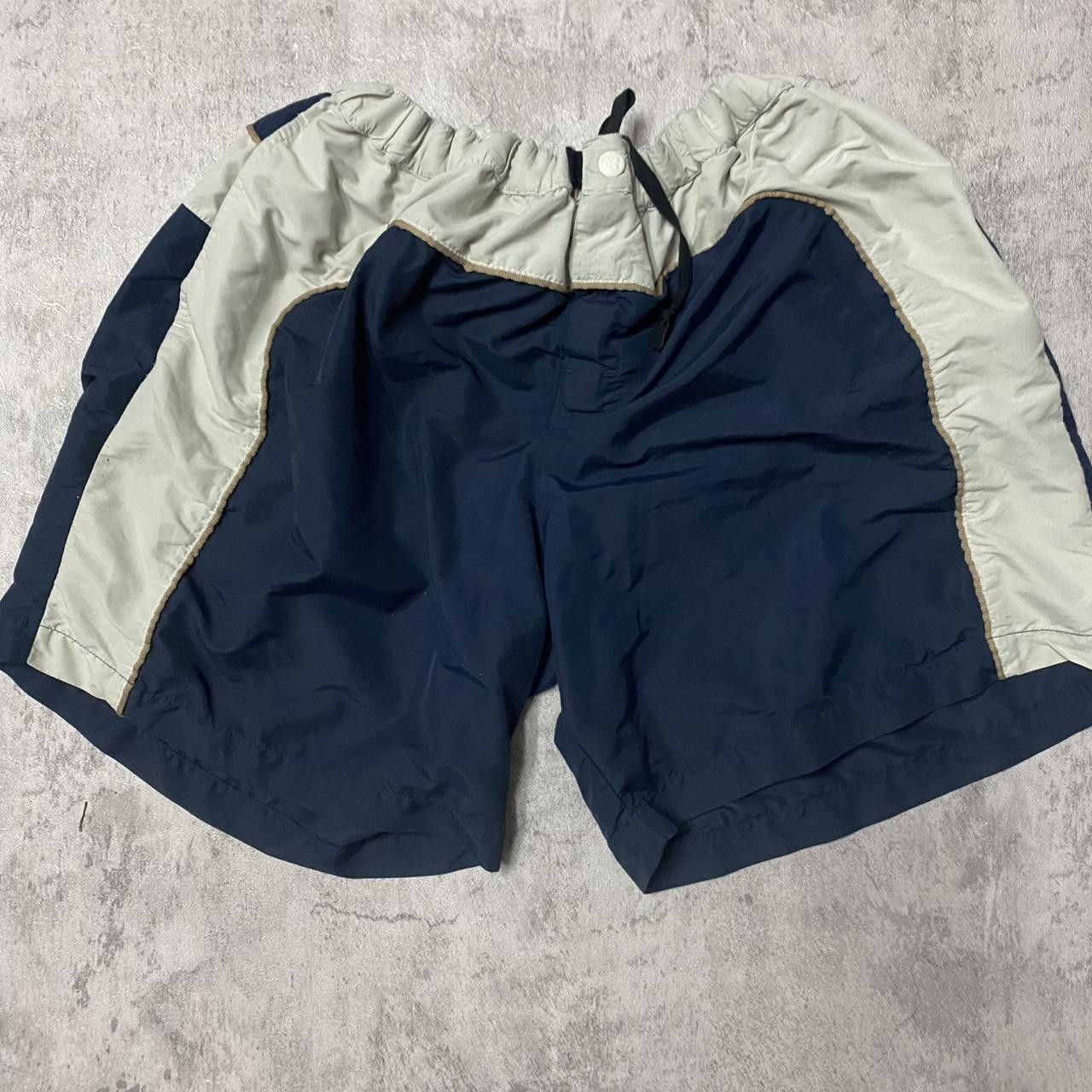 Helly Hansen Navy and cream Helly Hansen shorts #outdoor Size US 38 / EU 54 - 1 Thumbnail