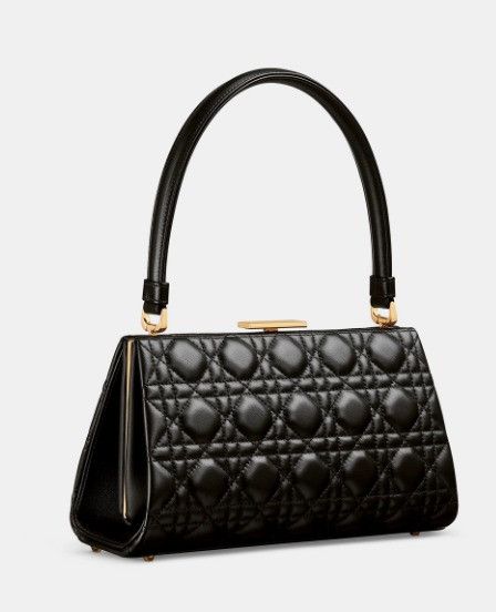o1w1db10924 Size: OS / Top Handle Bag in Black