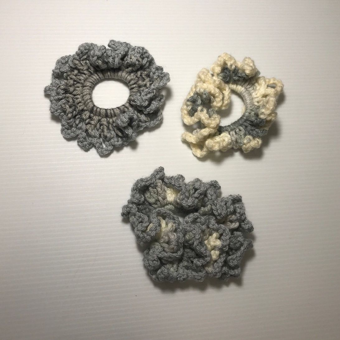 Handmade NWT Gray Cream Handmade Crocheted Hair Scrunchie Set of 3 Size ONE SIZE - 1 Thumbnail