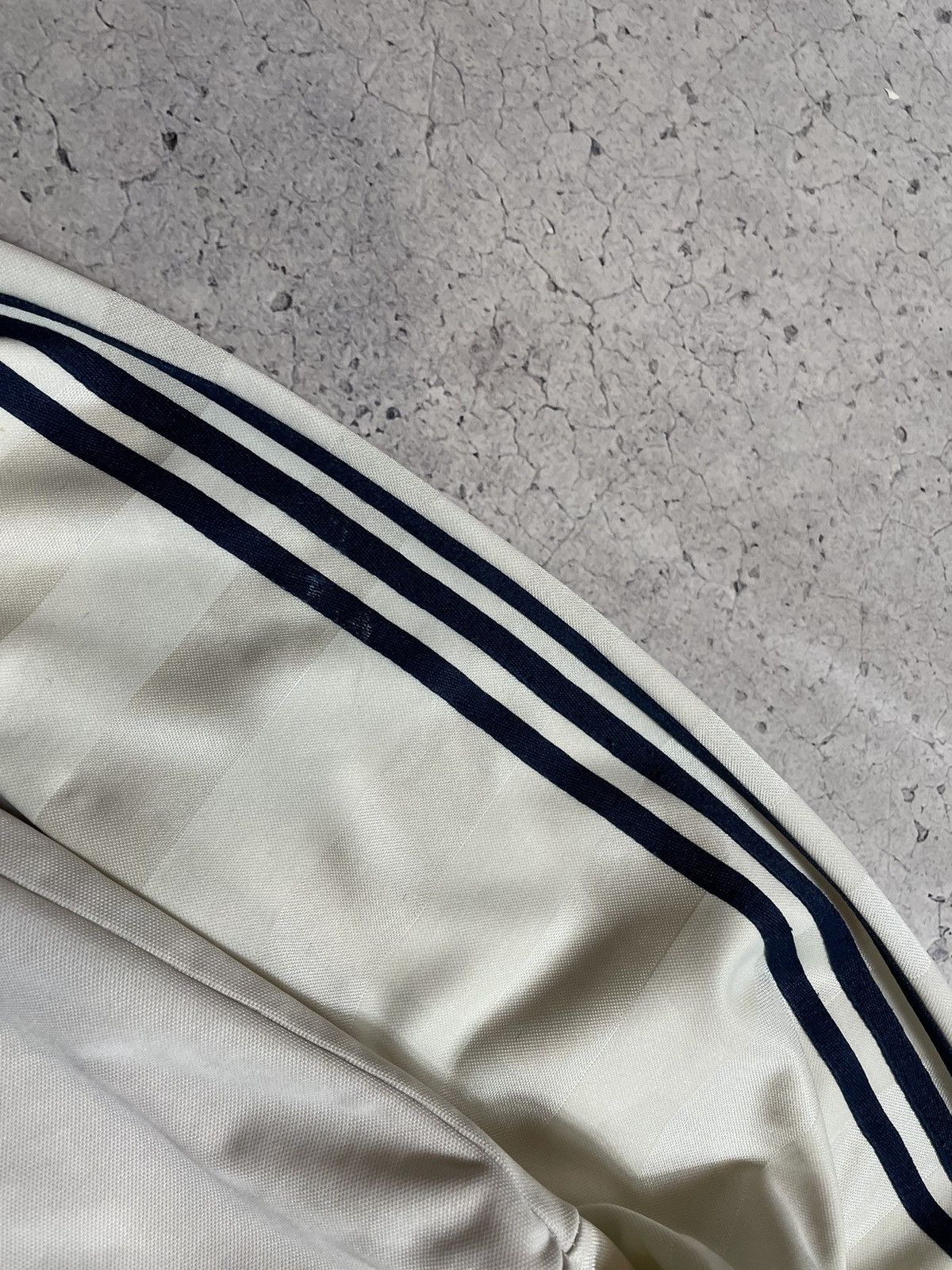 Adidas Vintage Adidas World Wide White Full Zip Track Jacket Size US S / EU 44-46 / 1 - 6 Thumbnail