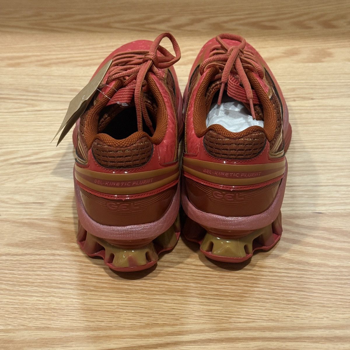 Asics × Kiko Kostadinov ASICS Kiko Kostadinov x US6-S Gel Kinetic Fluent Cayenne Size US 8 / EU 41 - 3 Thumbnail