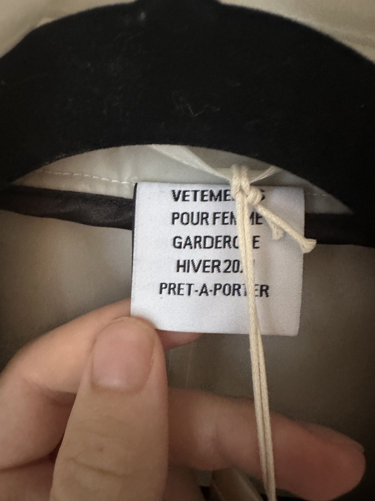 Vetements $2700 Vetements Tan Trench Coat, Cut Out Back Size XS / US 0-2 / IT 36-38 - 5 Thumbnail