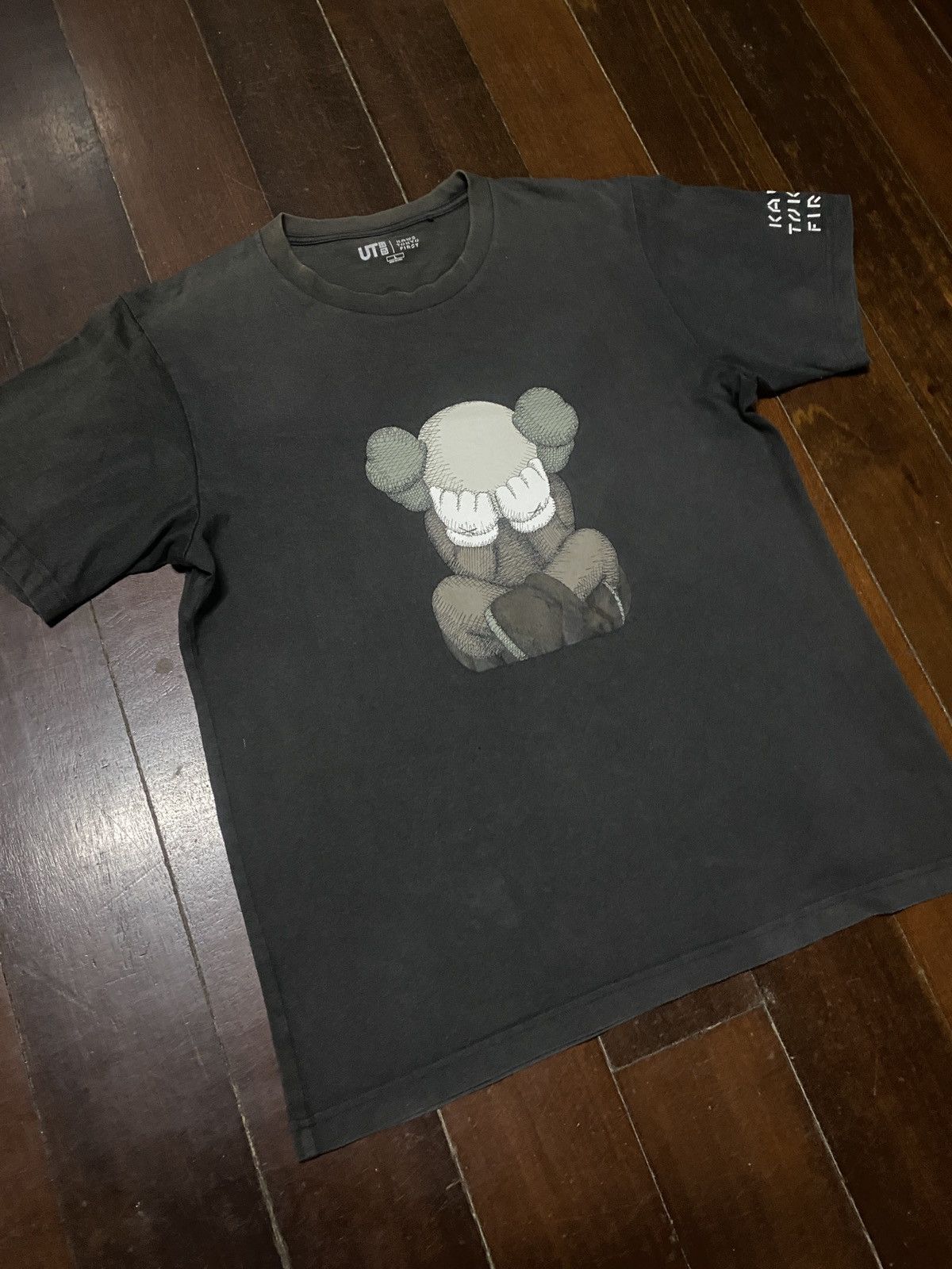 Hypebeast × Kaws FIRE 🔥🔥 UNIQLO X KAWS TOKYO FIRST SAD DESIGN Size US L / EU 52-54 / 3 - 4 Thumbnail