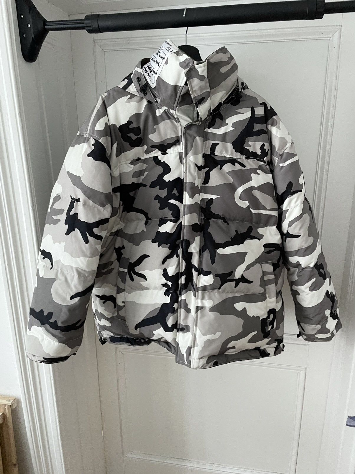 Canada Goose × Vetements Vetements x Canada Goose Camo Jacket Size US XL / EU 56 / 4 - 2 Thumbnail