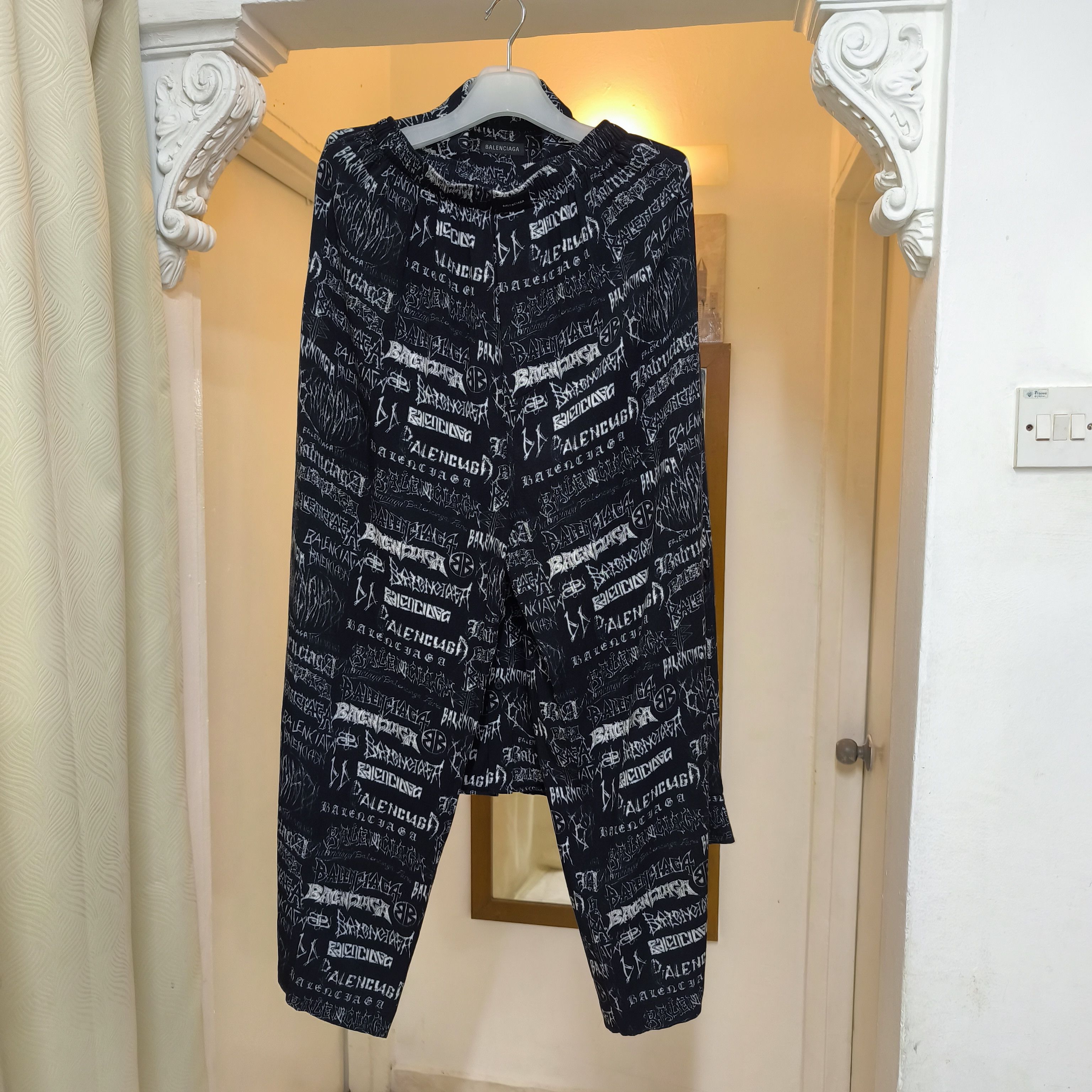 Balenciaga 1 Set 🔥🔥Balenciaga Black Printed Shirt DIY Metal Graffiti Size US M / EU 48-50 / 2 - 6 Thumbnail