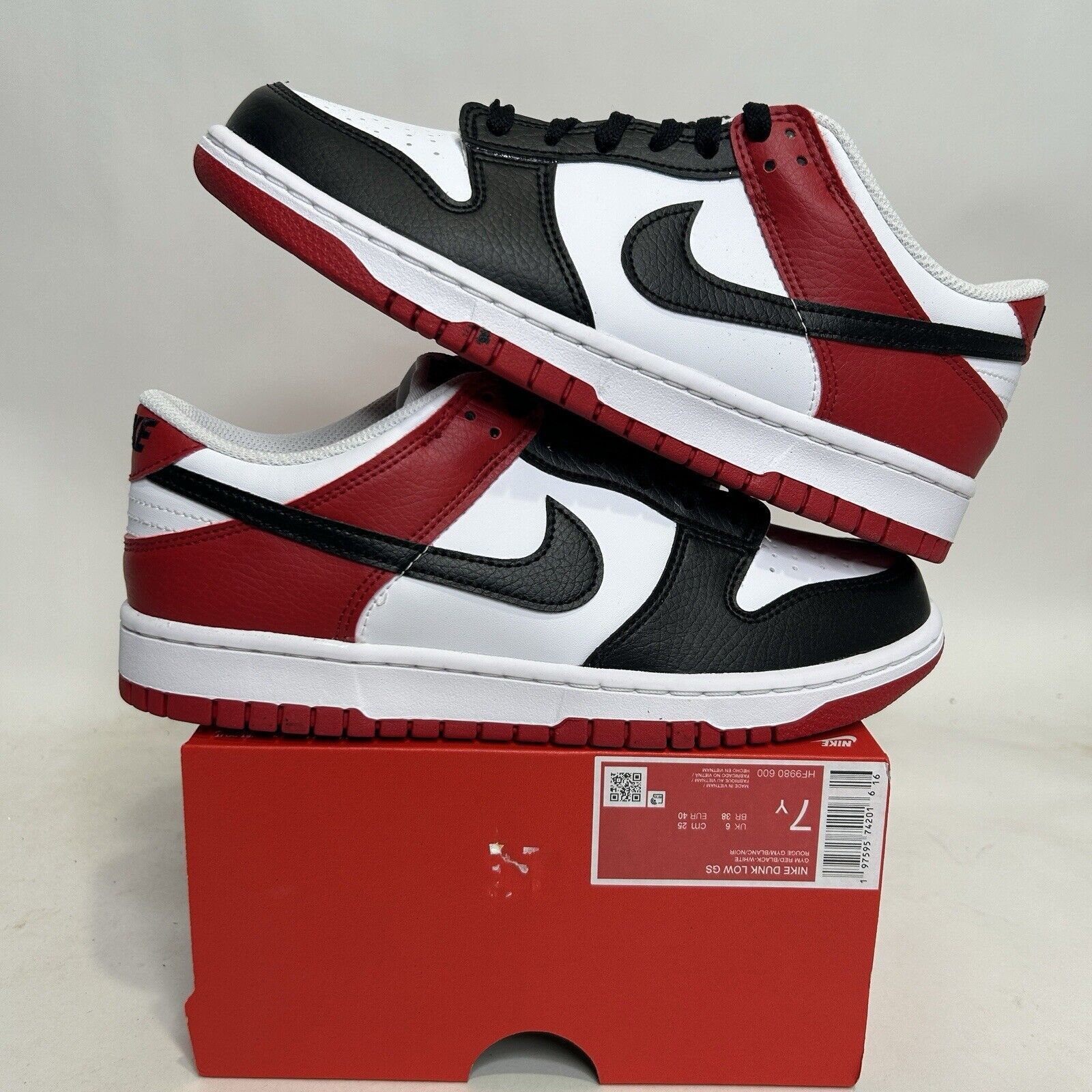 Nike Nike Dunk Low GS “Chicago Black Toe/White Gym Red" 2024 Size US 8.5 / IT 38.5 - 1 Thumbnail