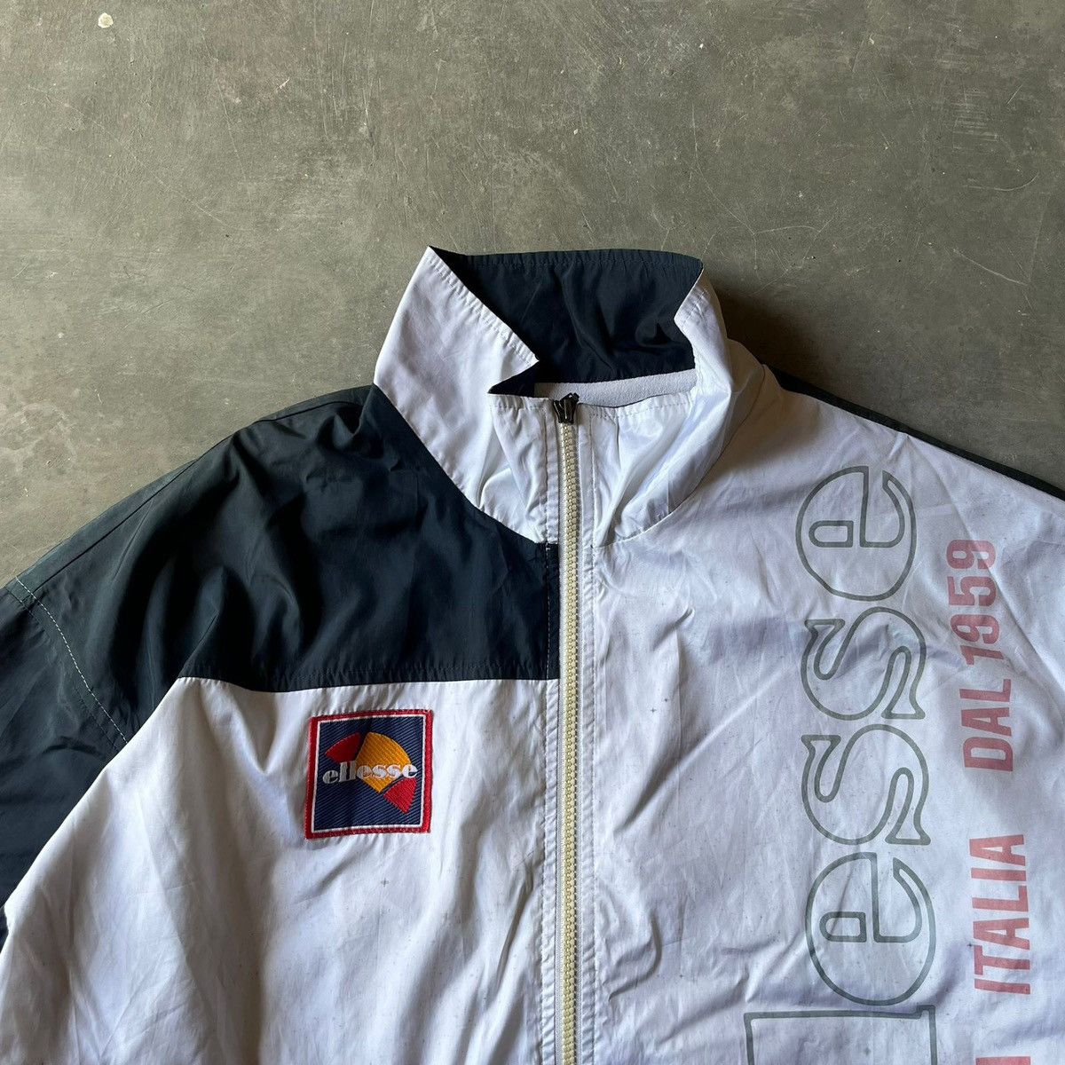 Ellesse Vintage Ellesse Perugia Italia Dal 1995 Stain Light Jacket Size US L / EU 52-54 / 3 - 3 Thumbnail