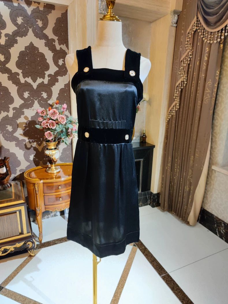 Versace Versace Stitched velvet dress Size M / US 6-8 / IT 42-44 - 2 Thumbnail