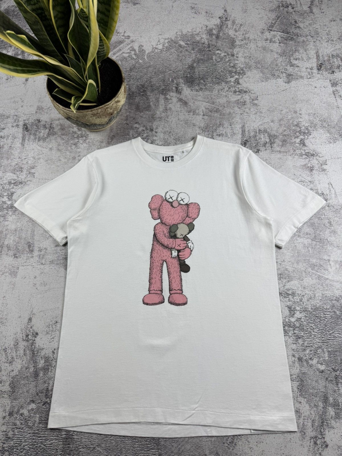 Kaws × Uniqlo KAWS X UNIQLO Pink BFF Tee Designer Cotton Jersey T Shirt Size US S / EU 44-46 / 1 - 4 Thumbnail