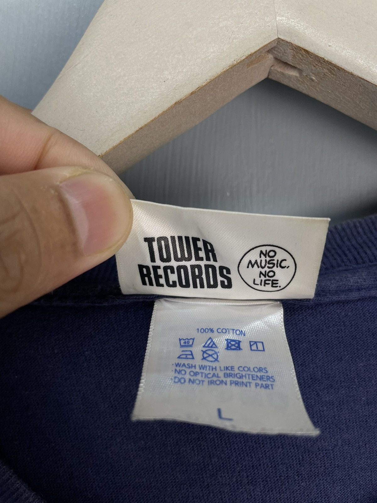 Band Tees Tower Records Chill Out t shirt Size US L / EU 52-54 / 3 - 7 Thumbnail